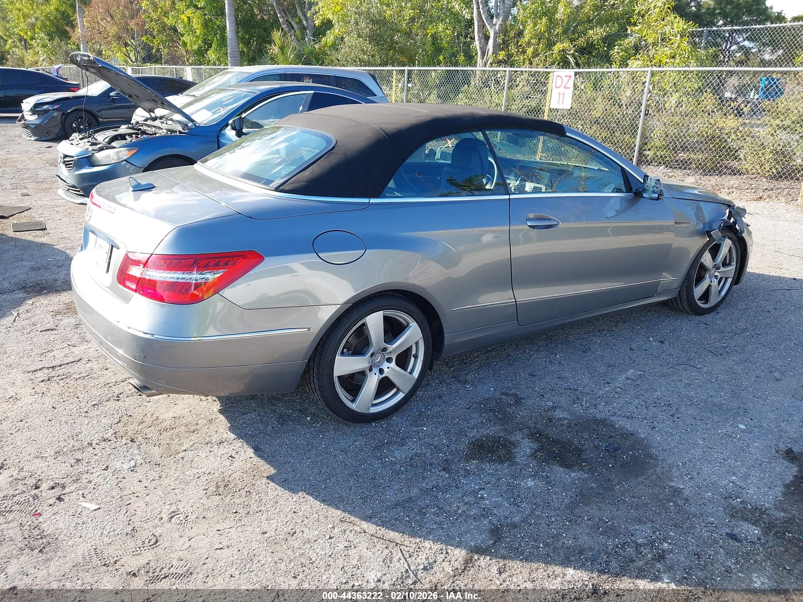 MERCEDES-BENZ E image 4