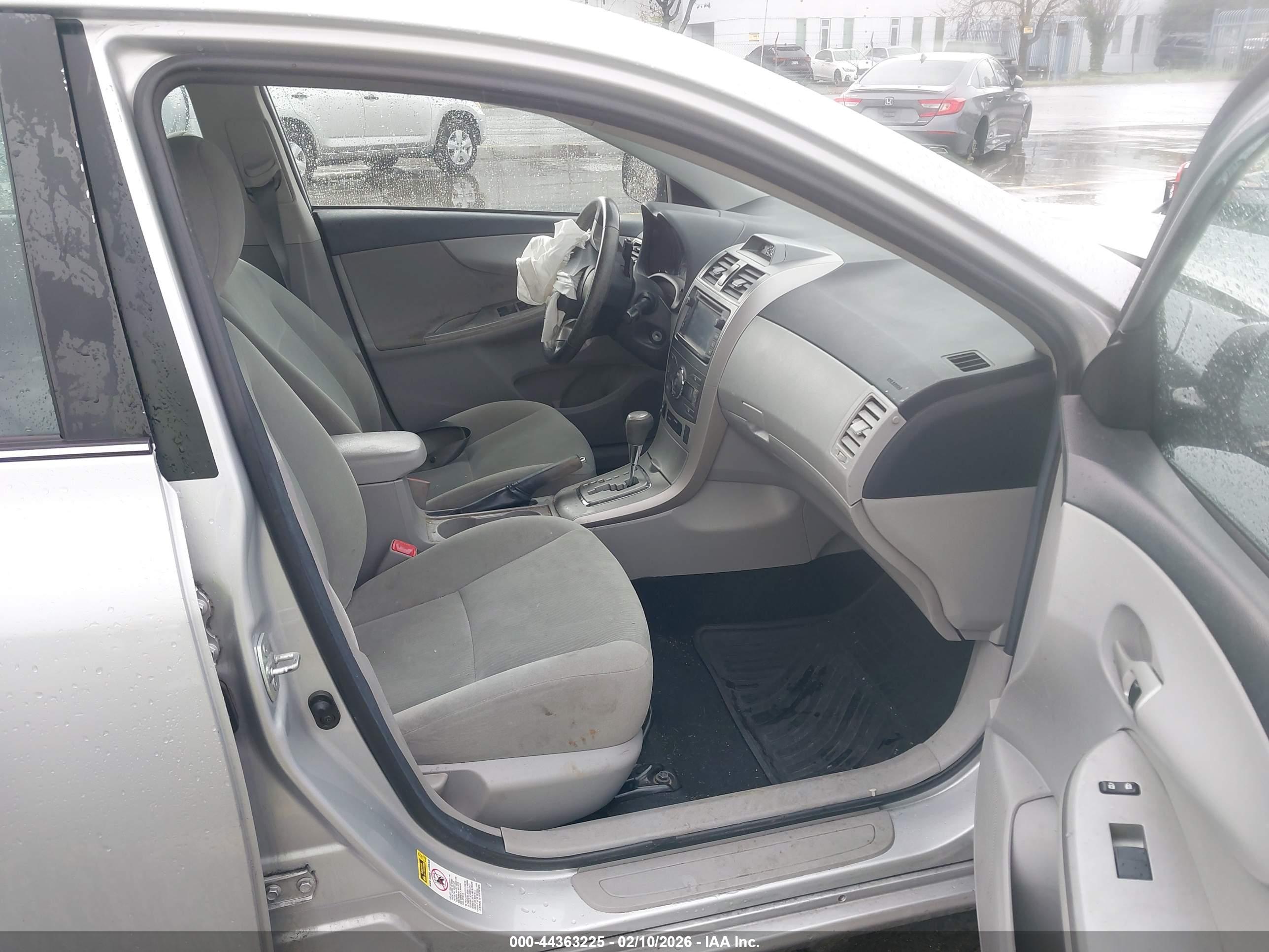 TOYOTA COROLLA image 5