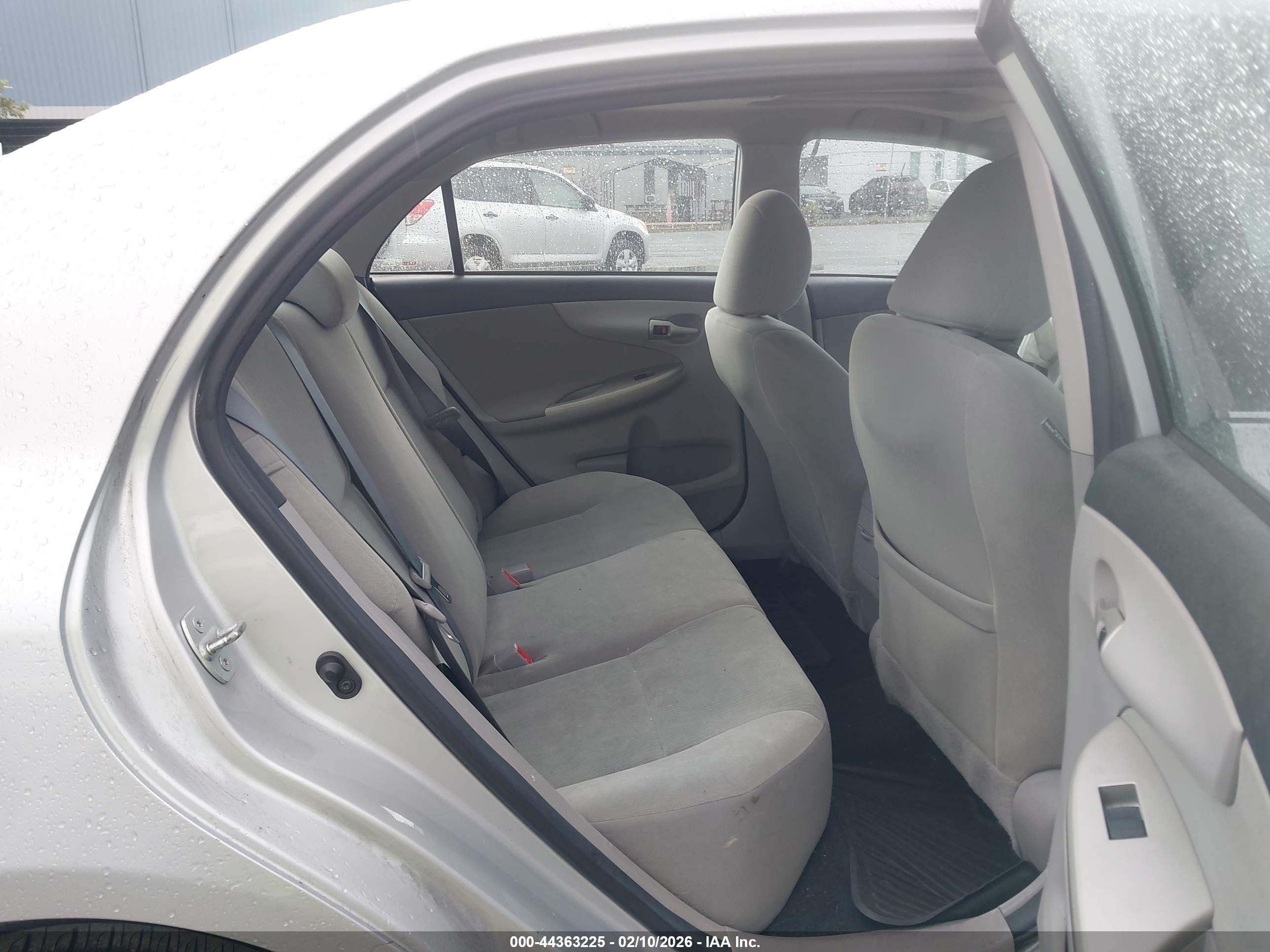 TOYOTA COROLLA image 8