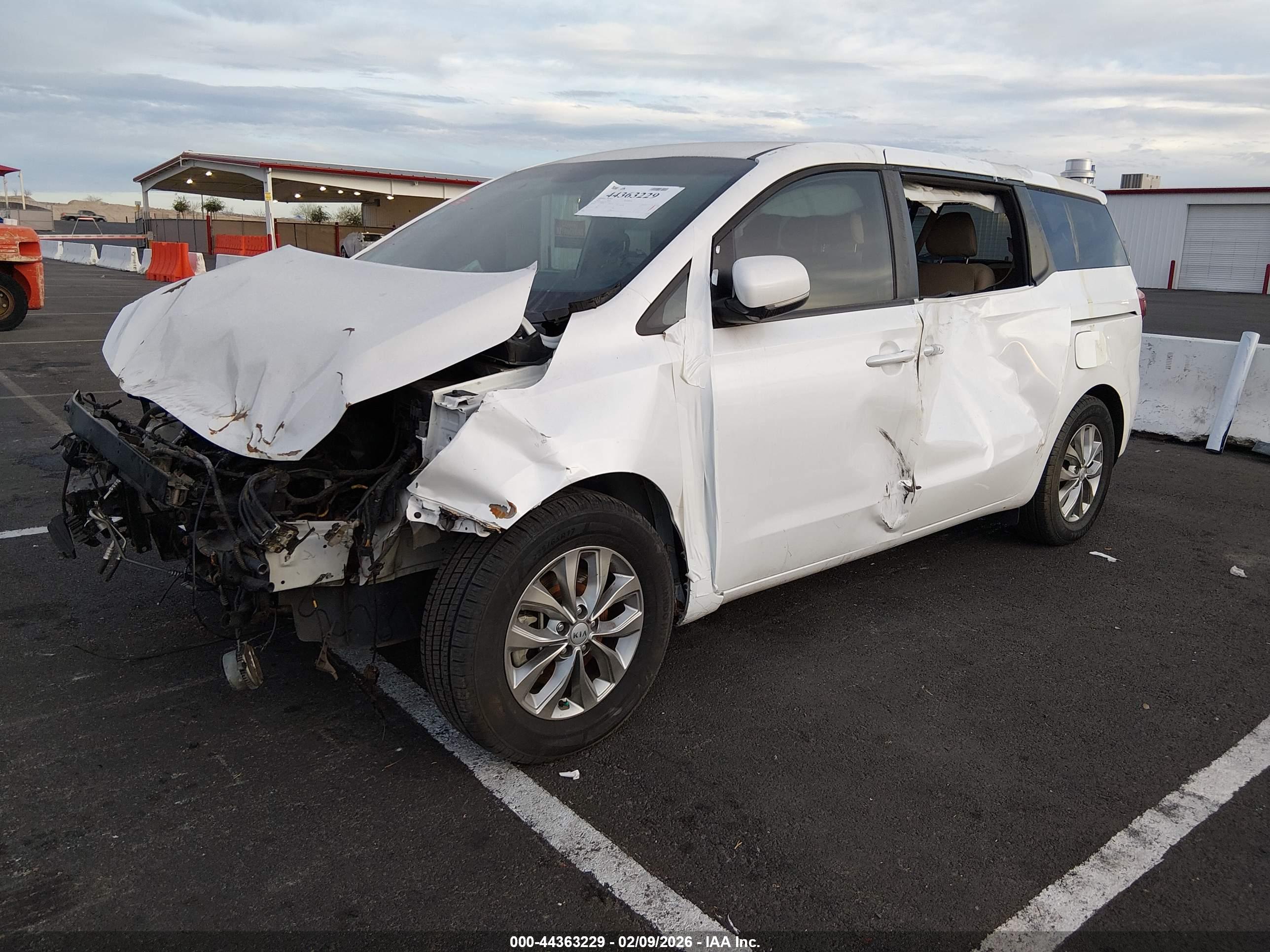 KIA SEDONA image 2