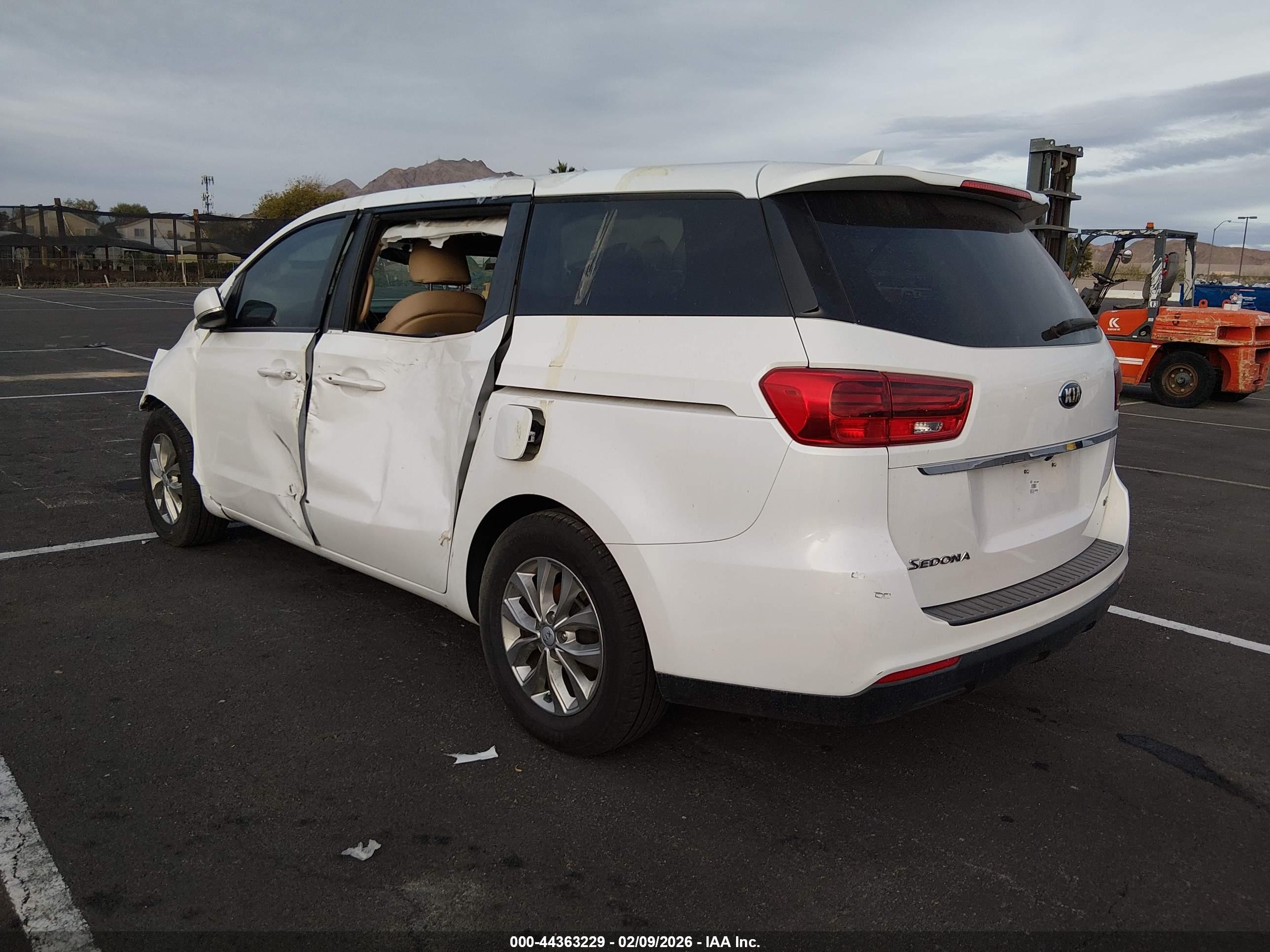 KIA SEDONA image 3