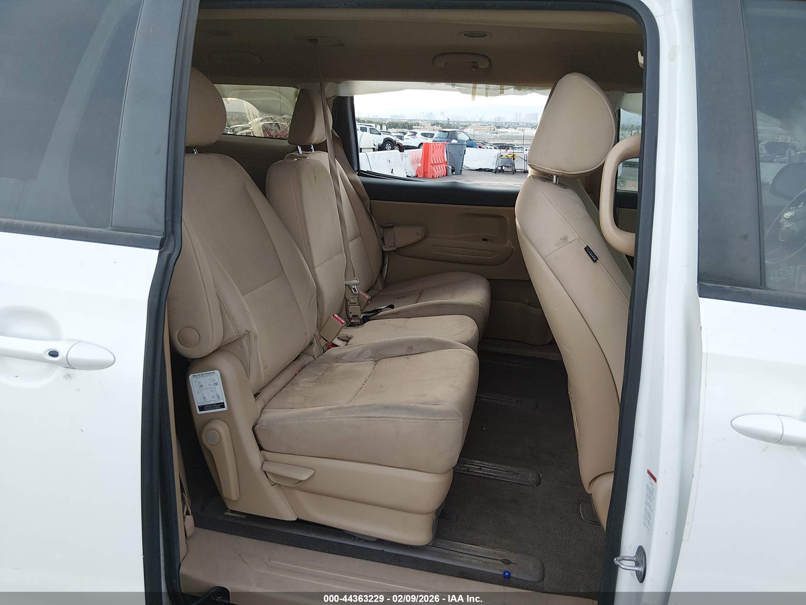 KIA SEDONA image 8