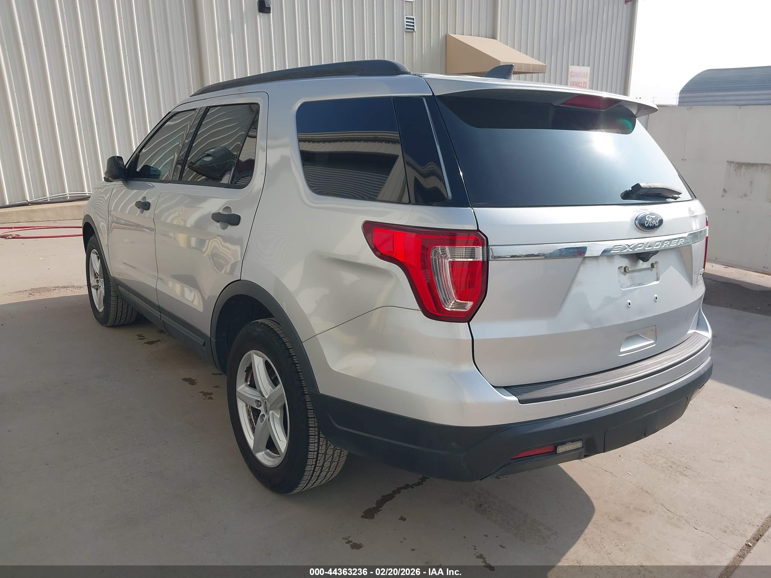 FORD EXPLORER image 3