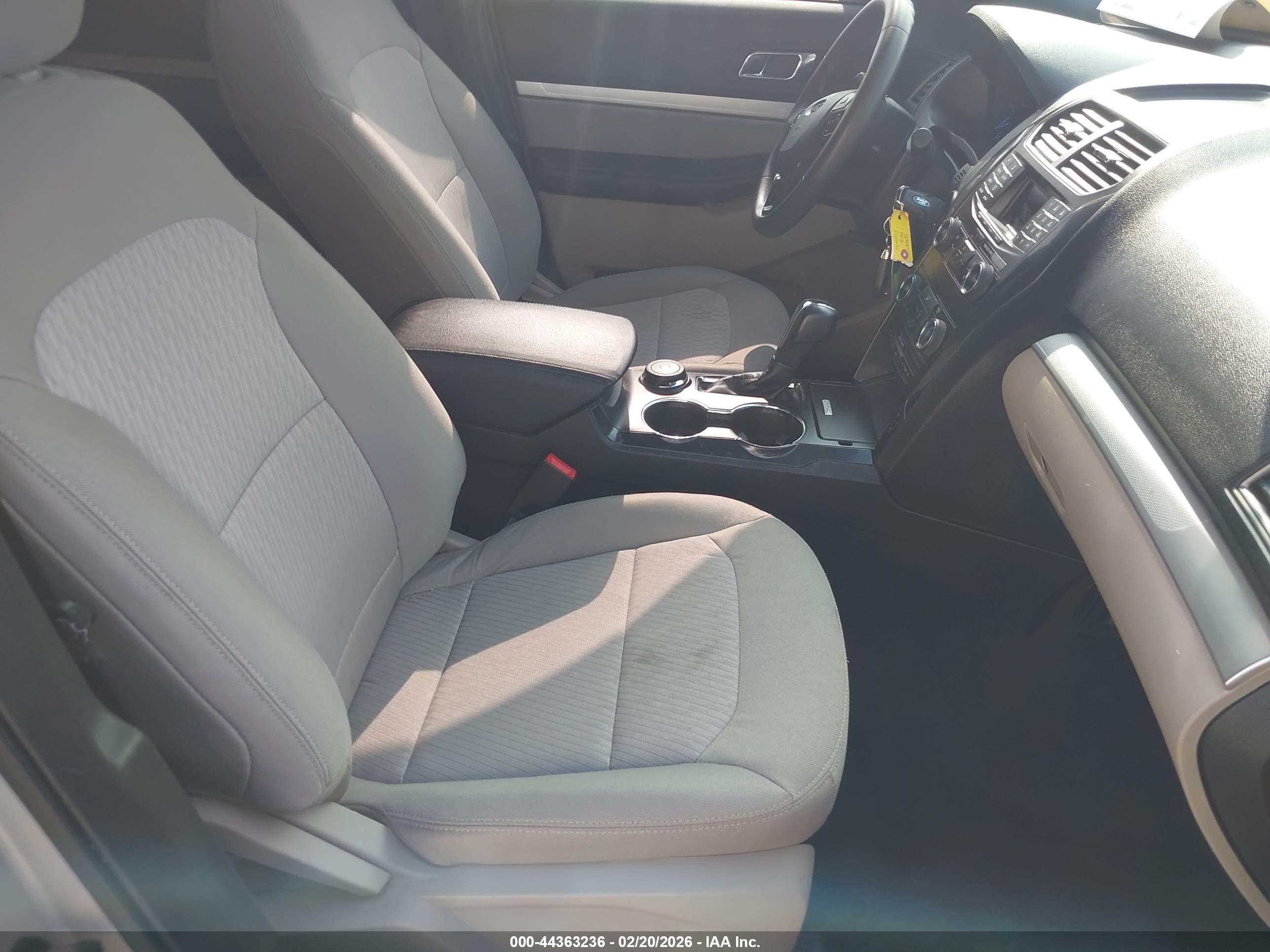 FORD EXPLORER image 5