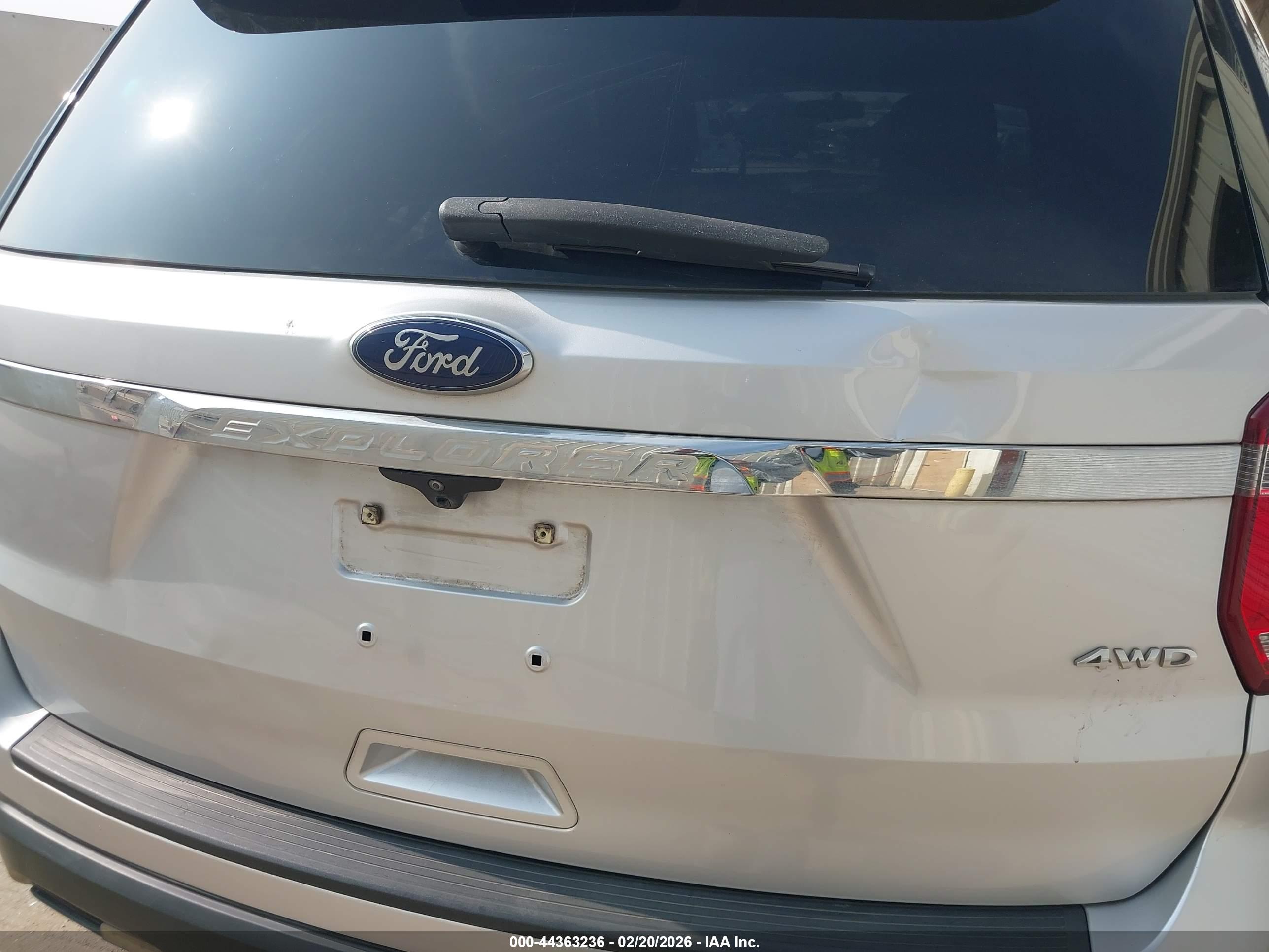 FORD EXPLORER image 6
