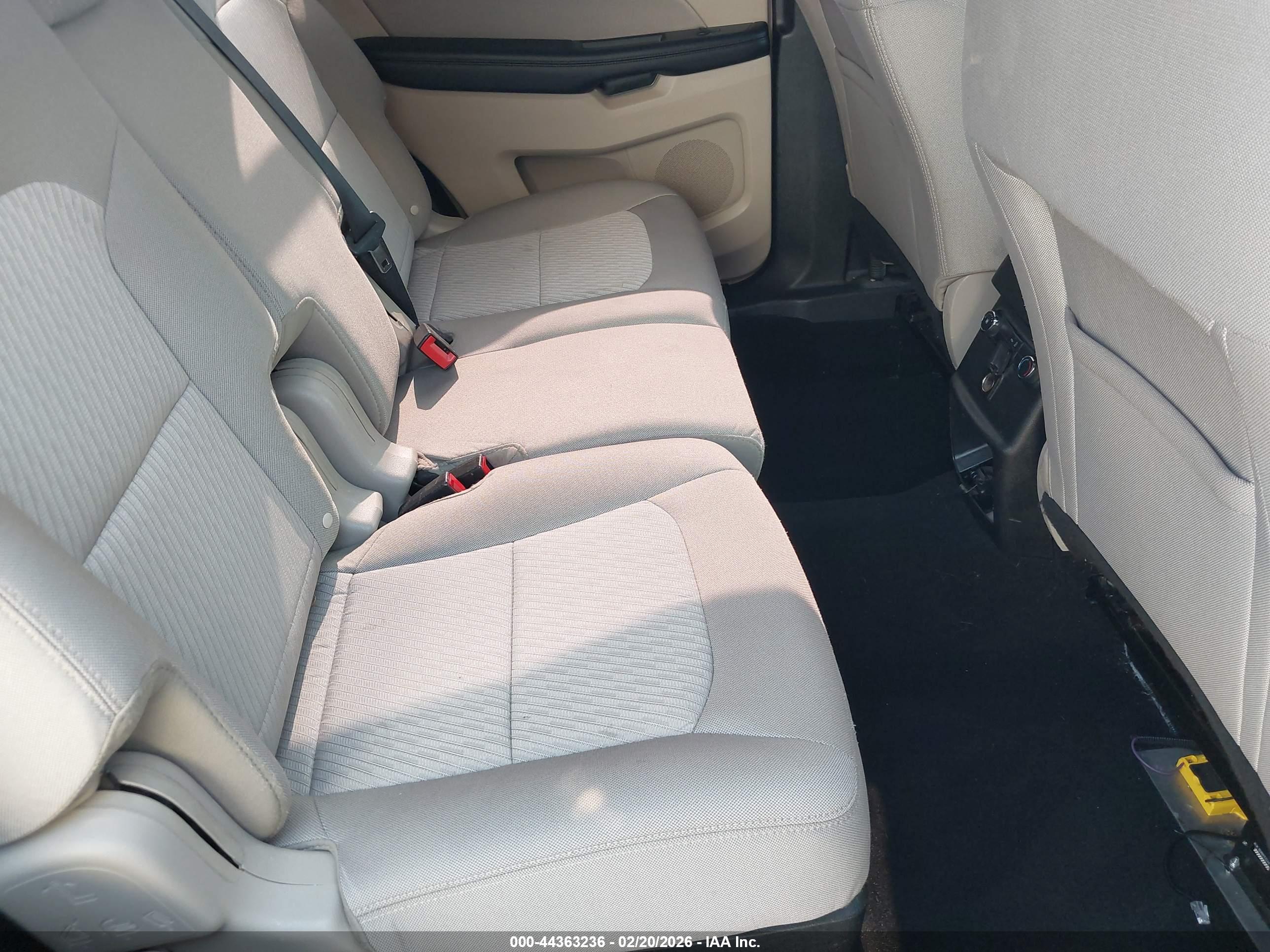 FORD EXPLORER image 8