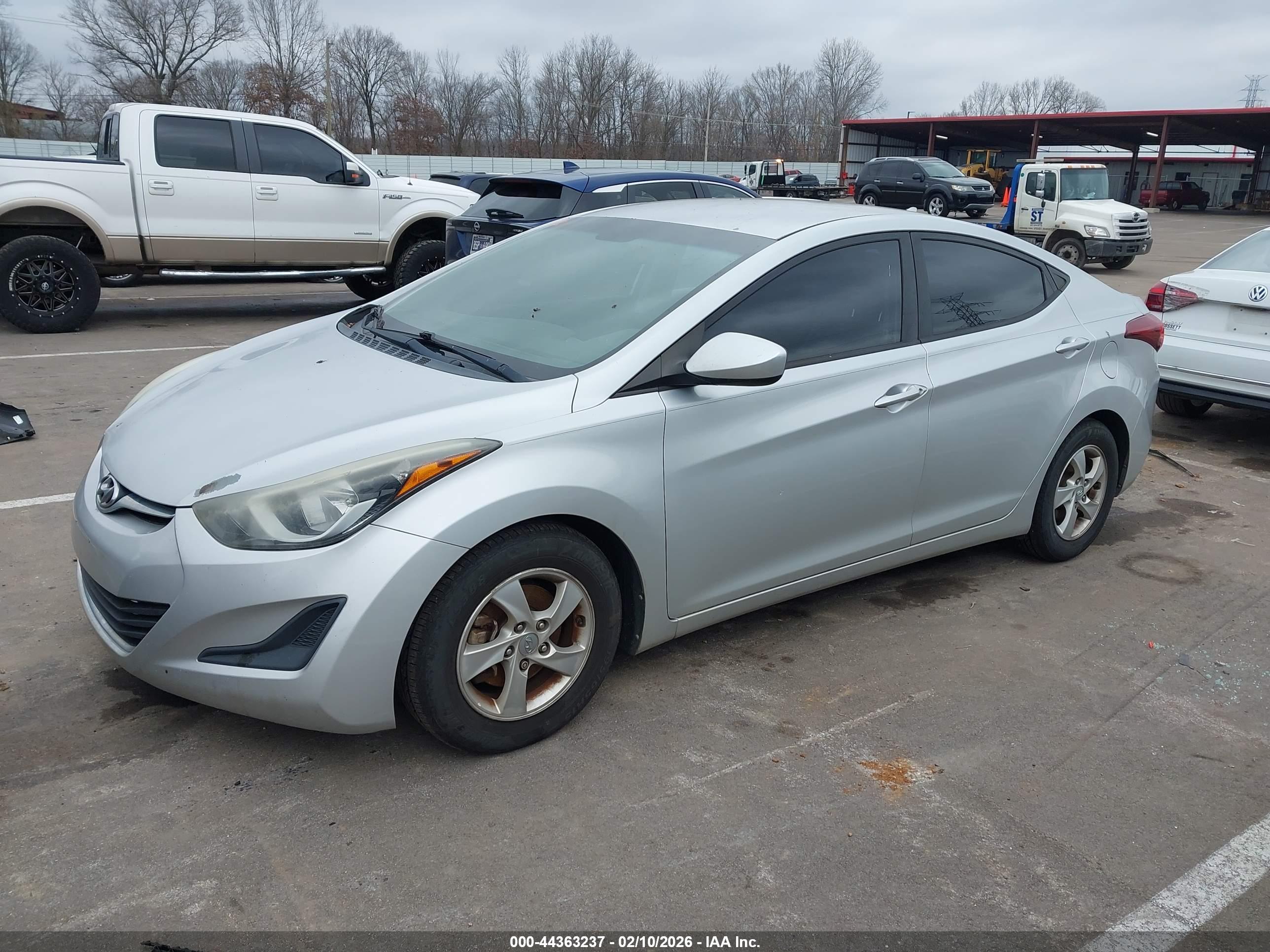 HYUNDAI ELANTRA image 2