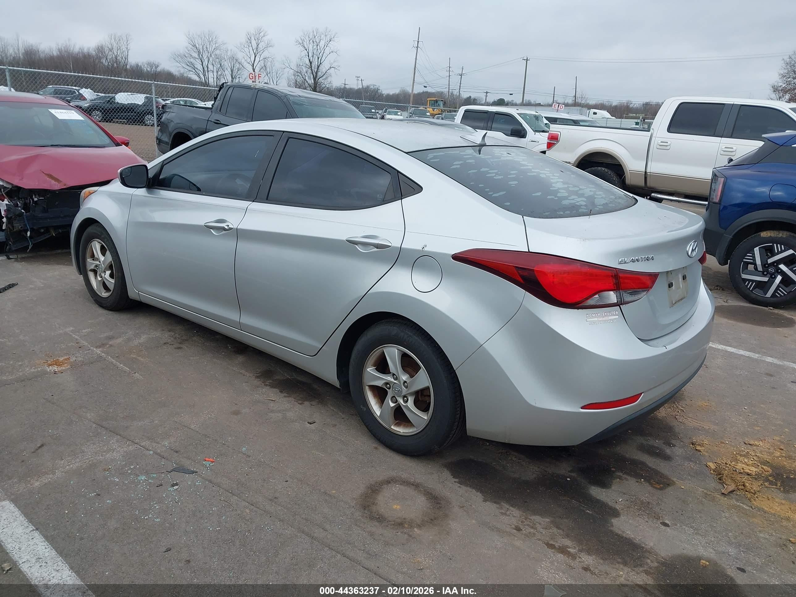 HYUNDAI ELANTRA image 3