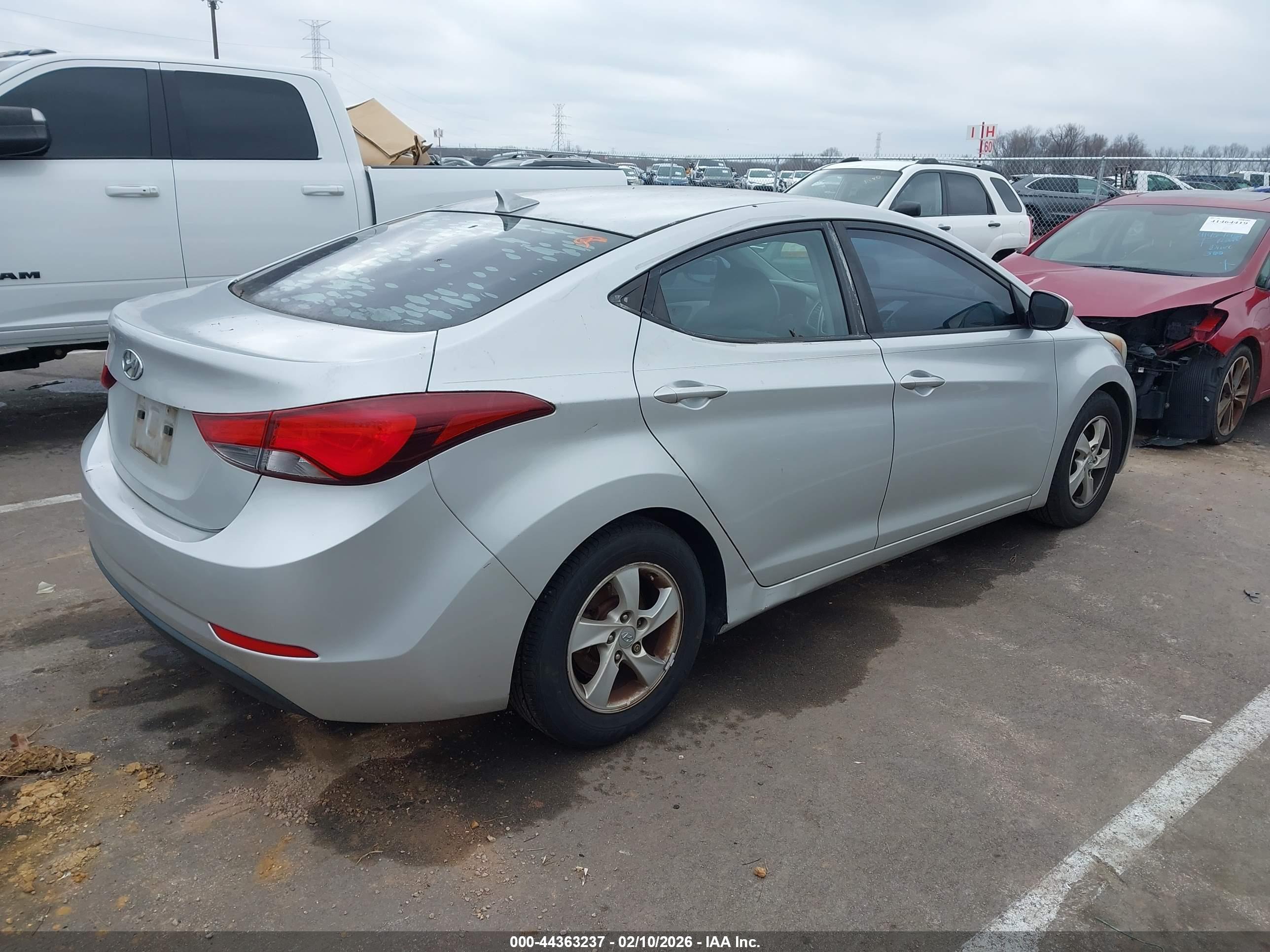HYUNDAI ELANTRA image 4