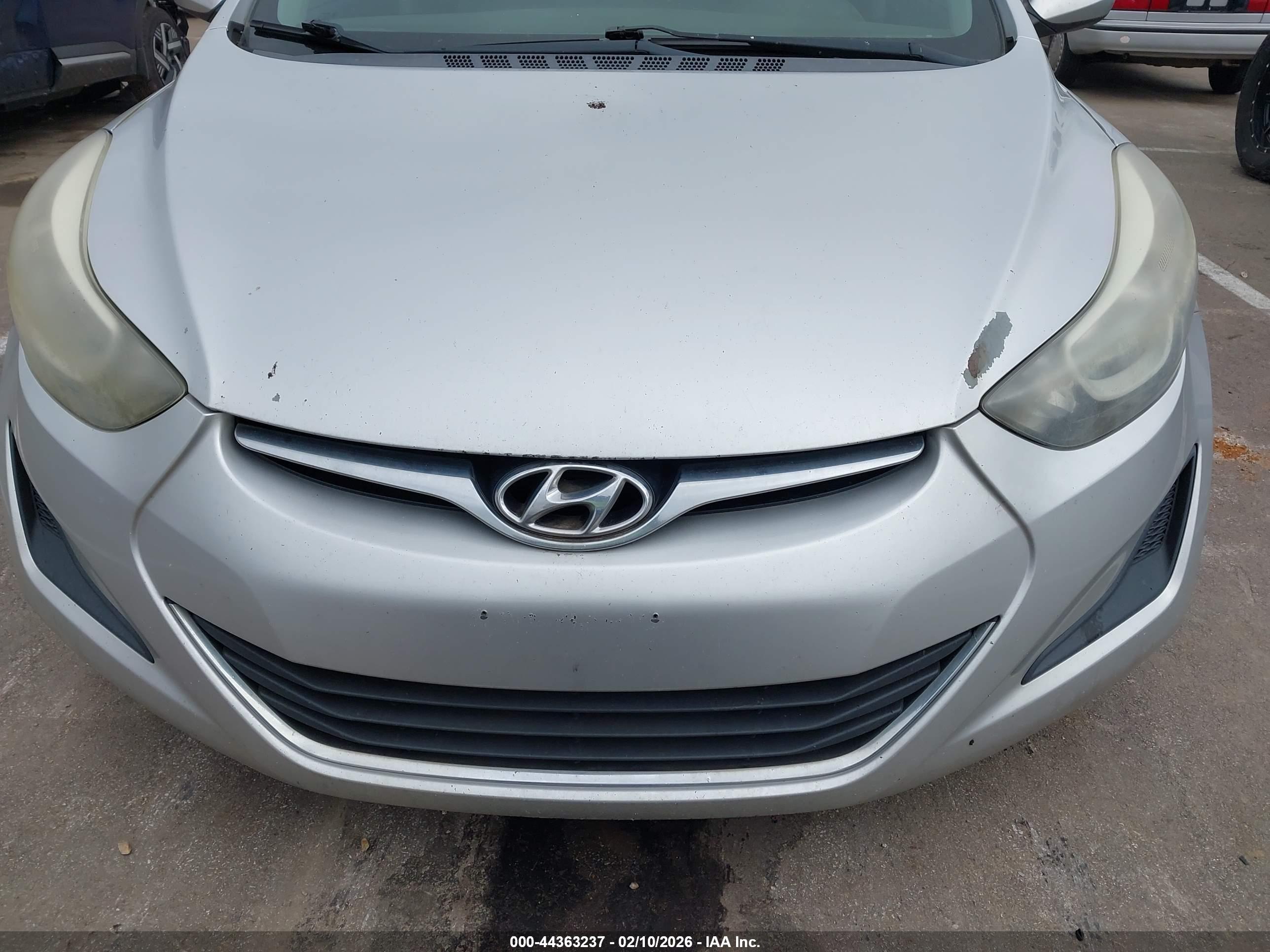 HYUNDAI ELANTRA image 6