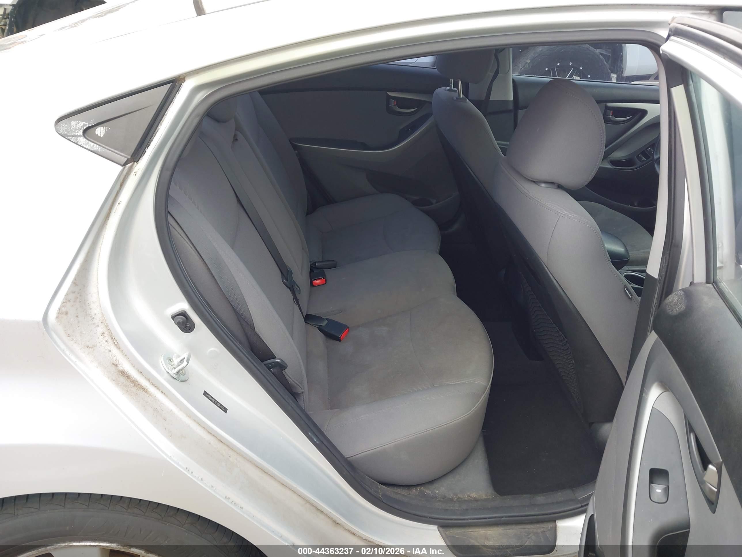 HYUNDAI ELANTRA image 8
