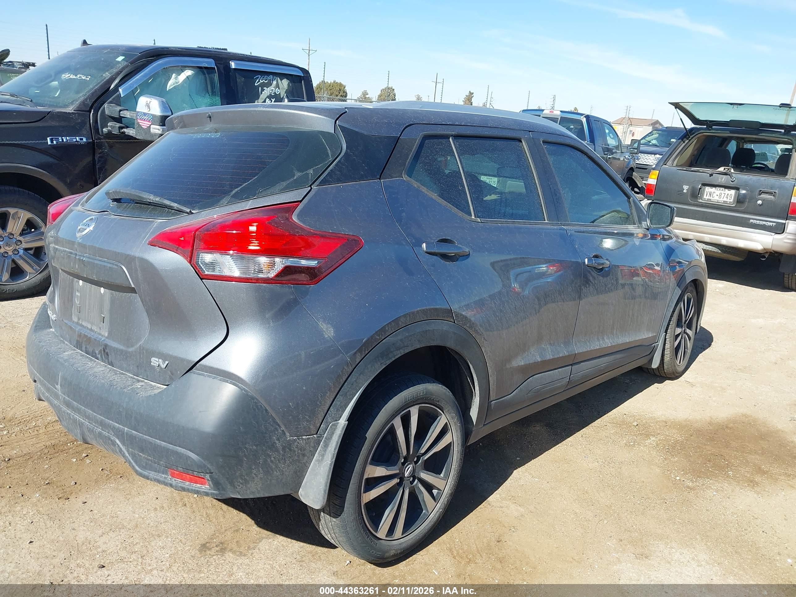 NISSAN KICKS image 4