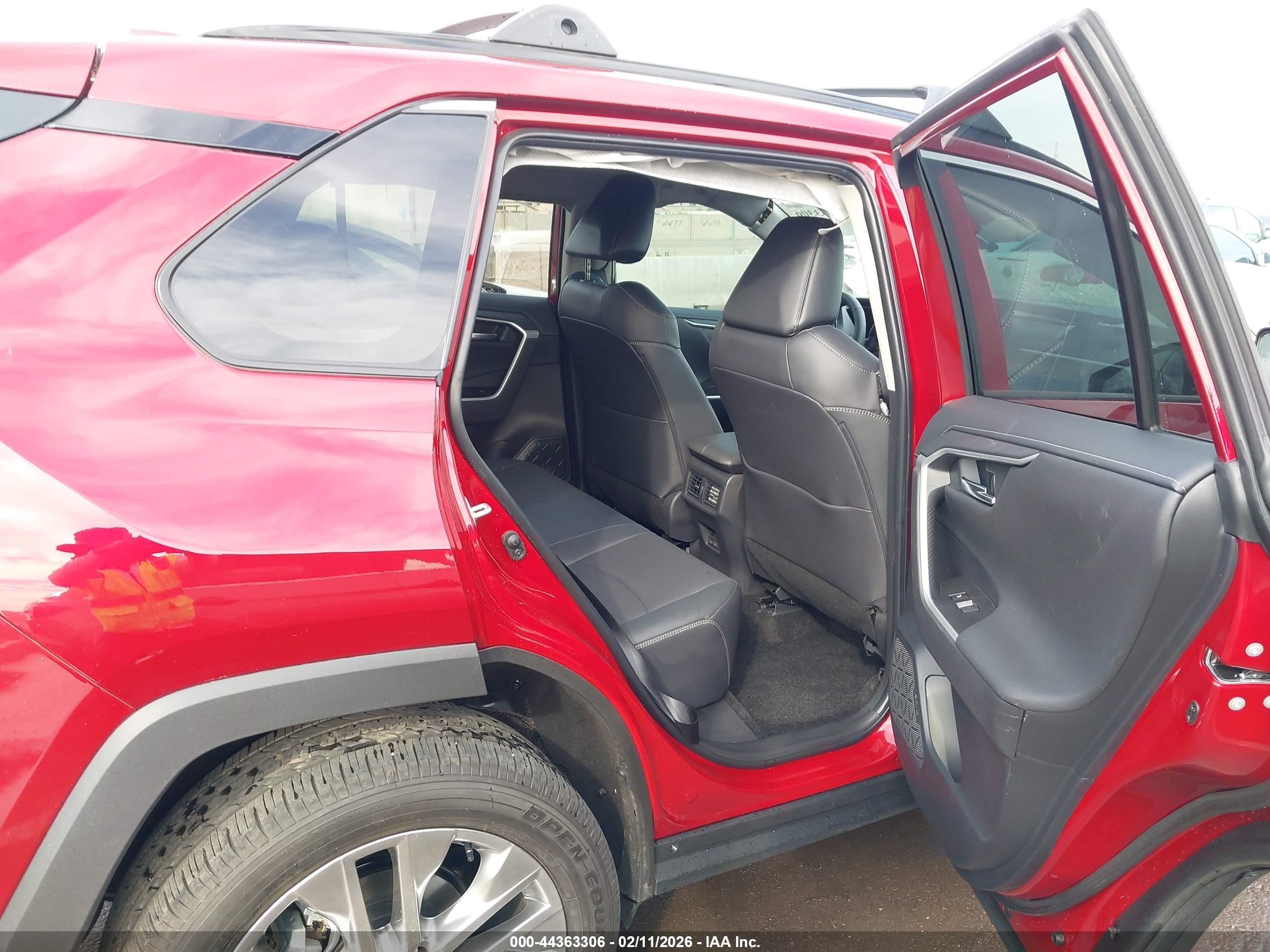 TOYOTA RAV4 image 8