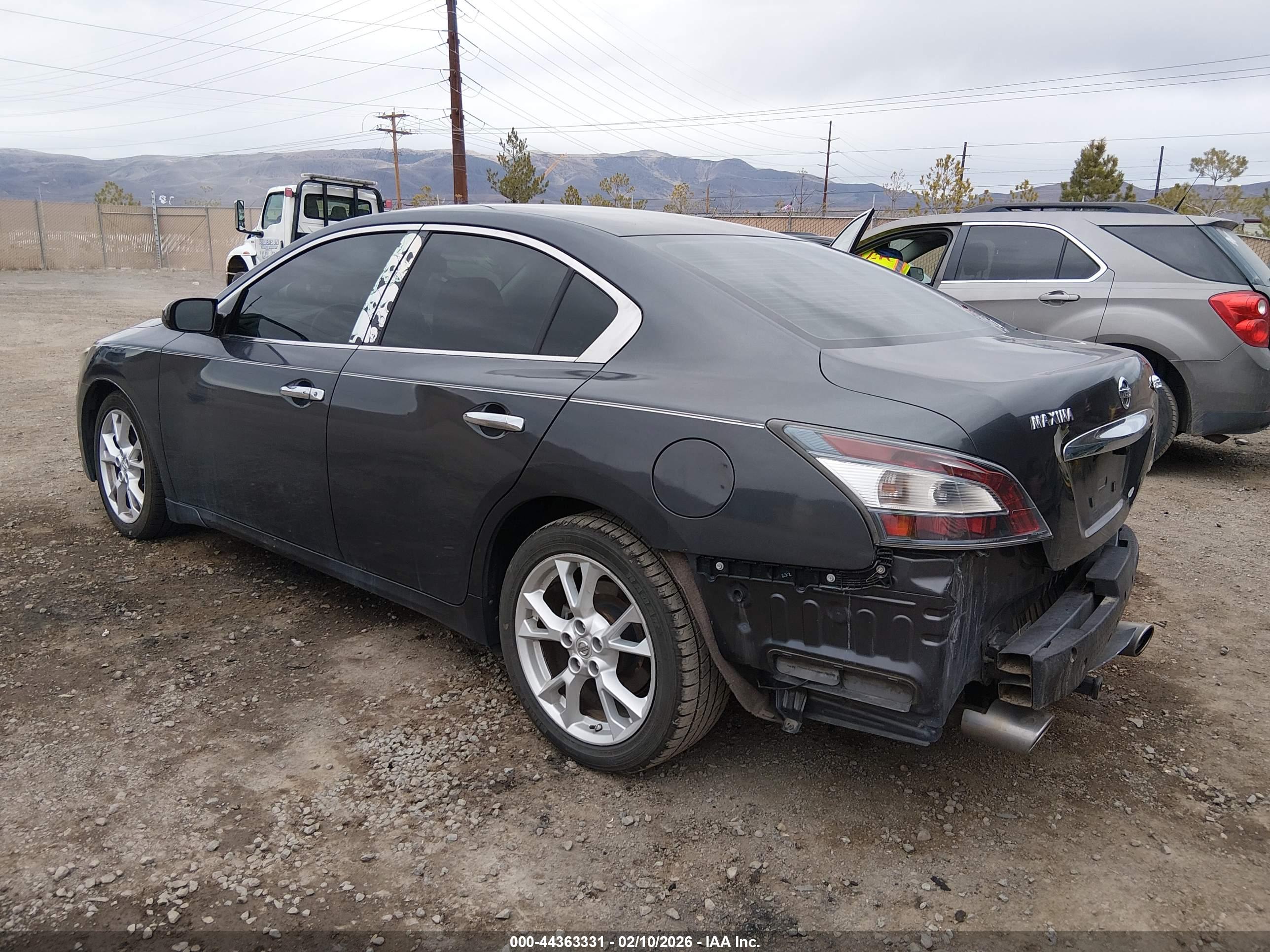 NISSAN MAXIMA image 3