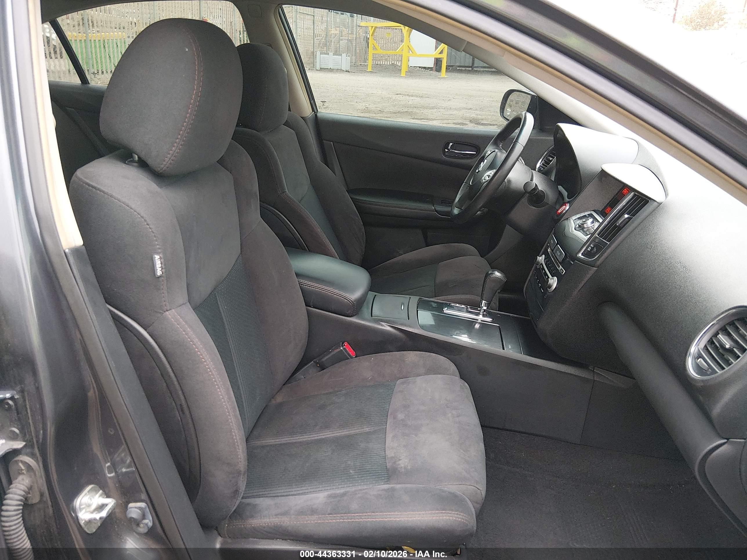 NISSAN MAXIMA image 5