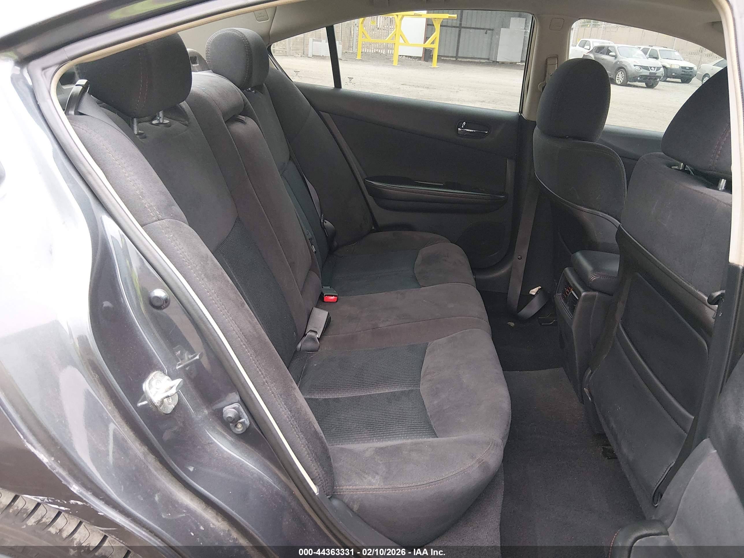 NISSAN MAXIMA image 8