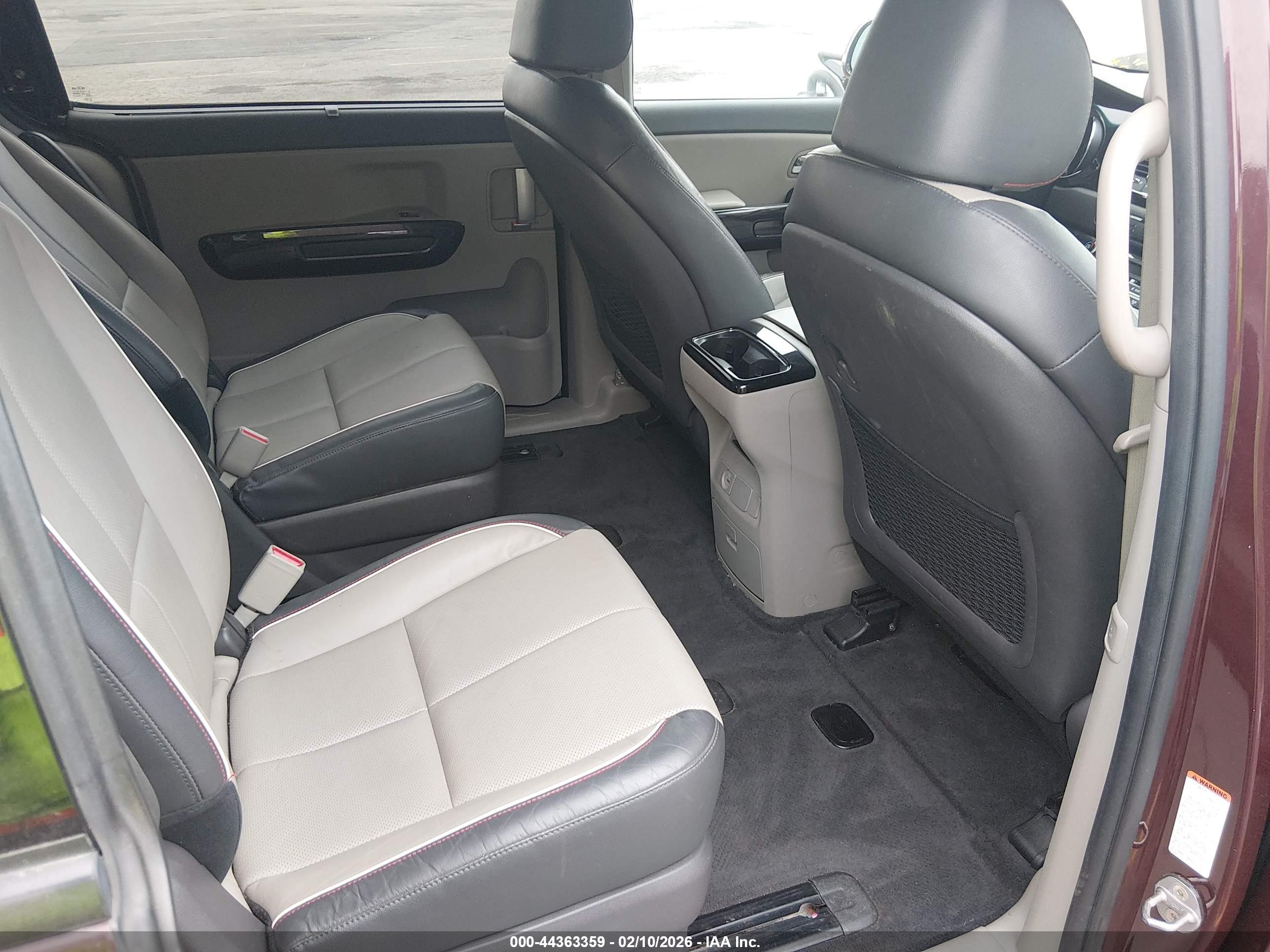 KIA SEDONA image 8