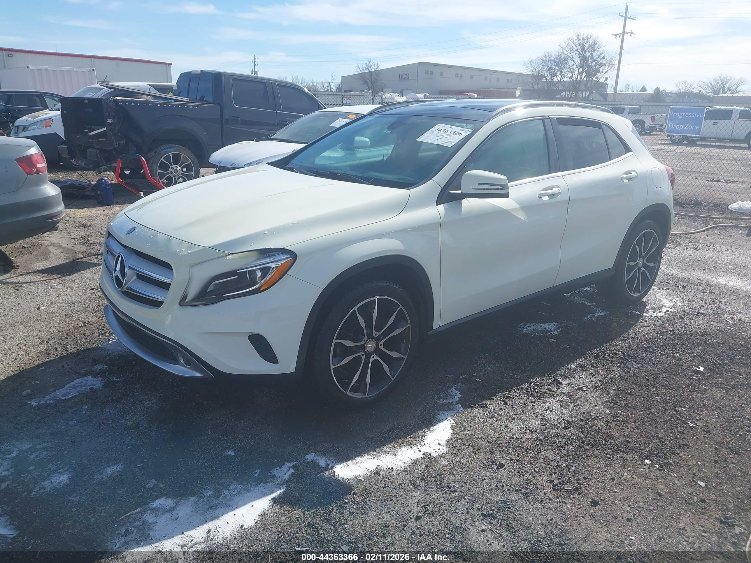 MERCEDES-BENZ GLA image 2