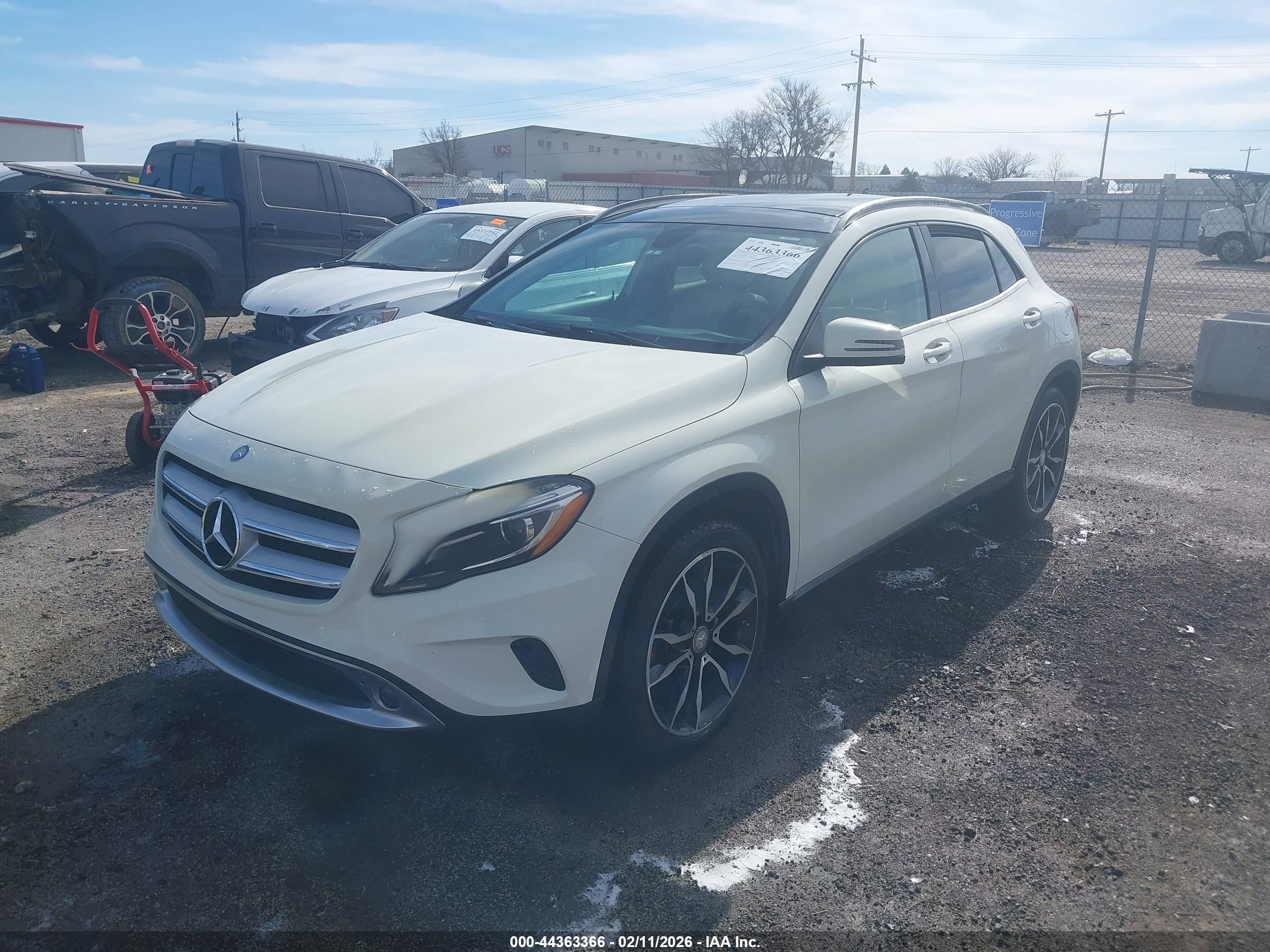 MERCEDES-BENZ GLA image 6