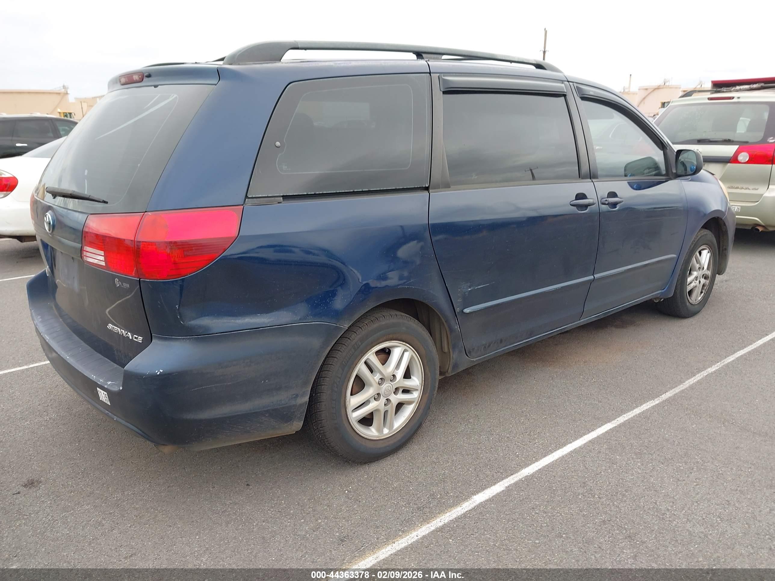TOYOTA SIENNA image 4