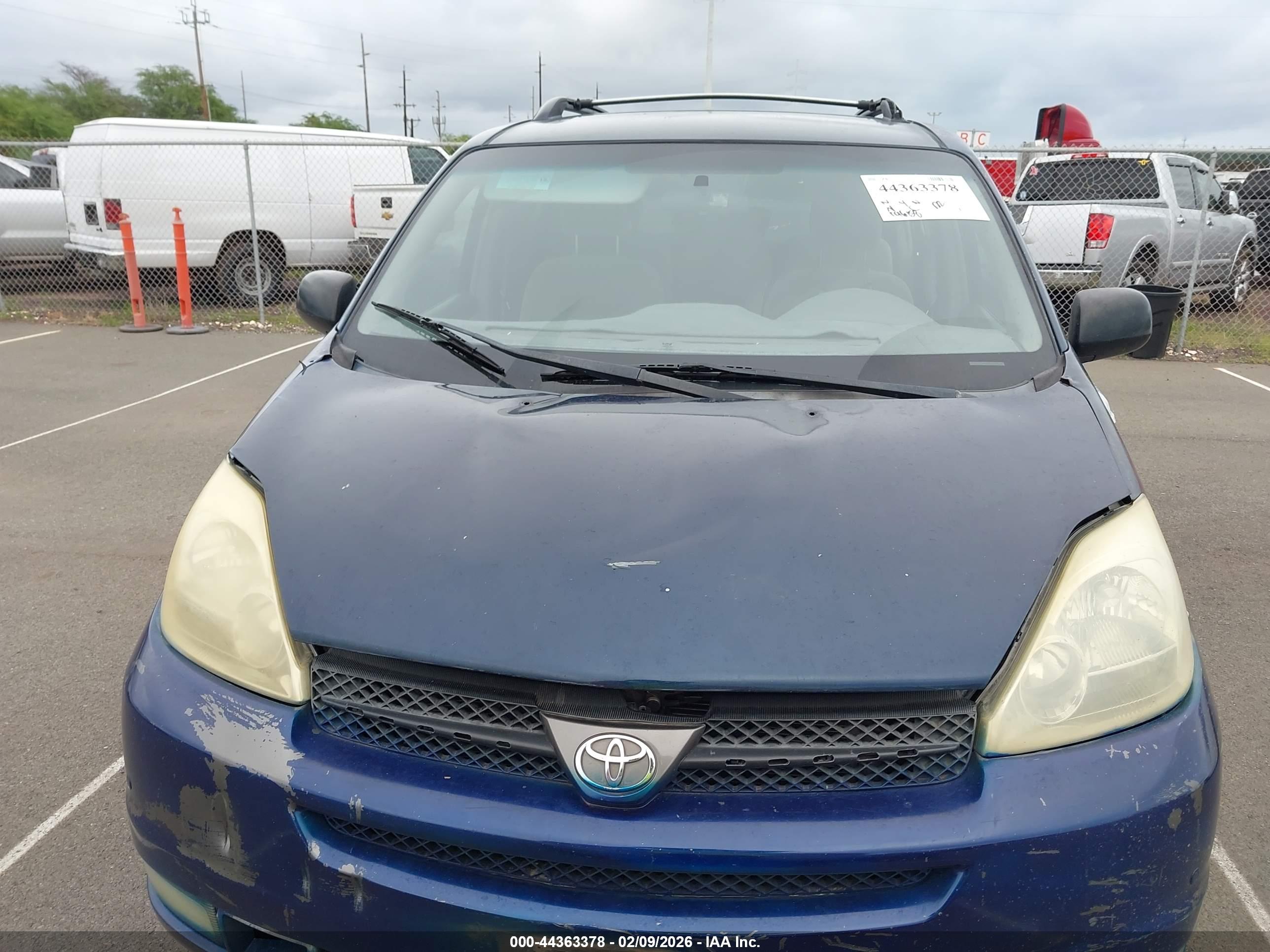 TOYOTA SIENNA image 6