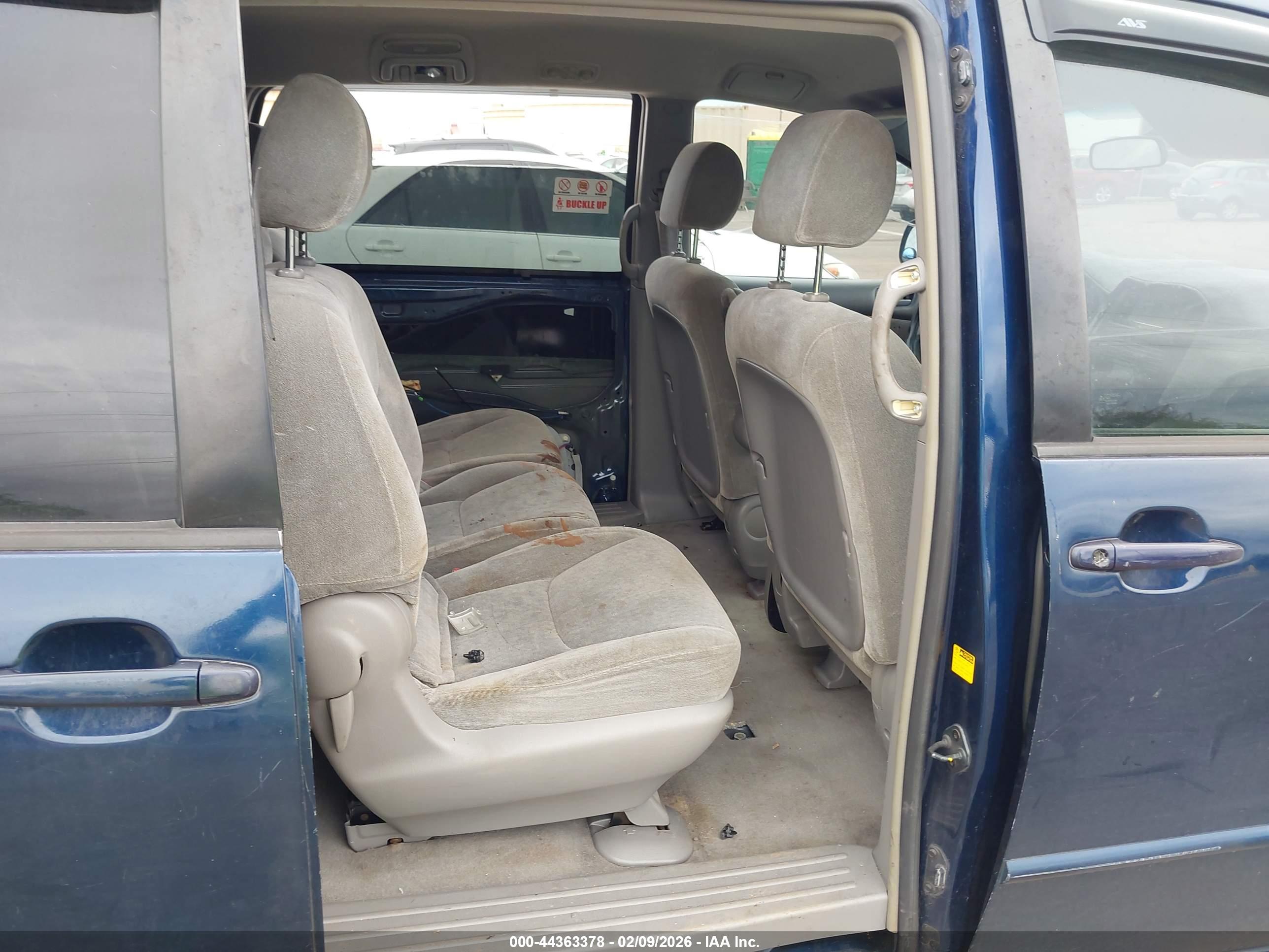 TOYOTA SIENNA image 8