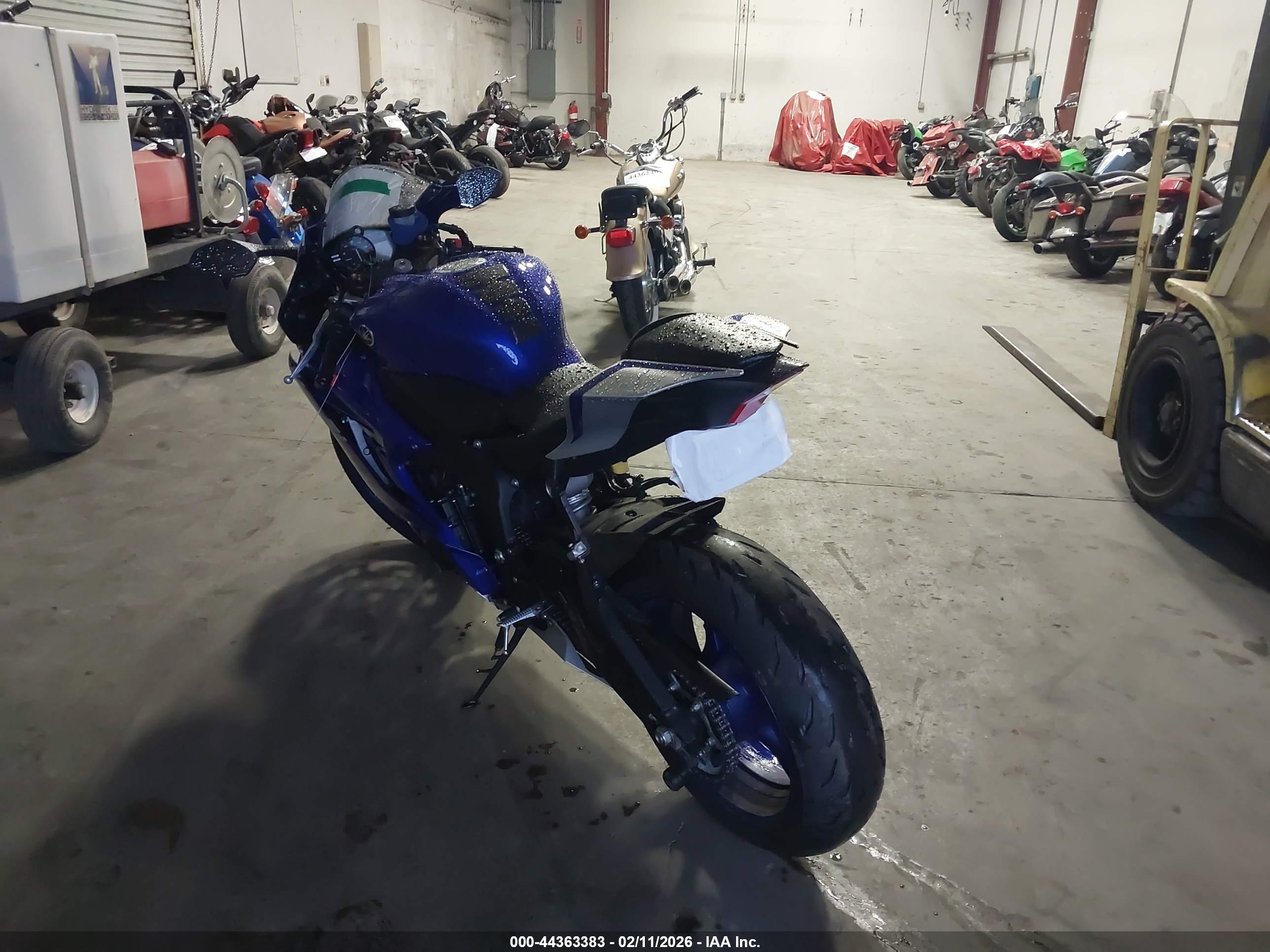 YAMAHA YZFR6 image 3