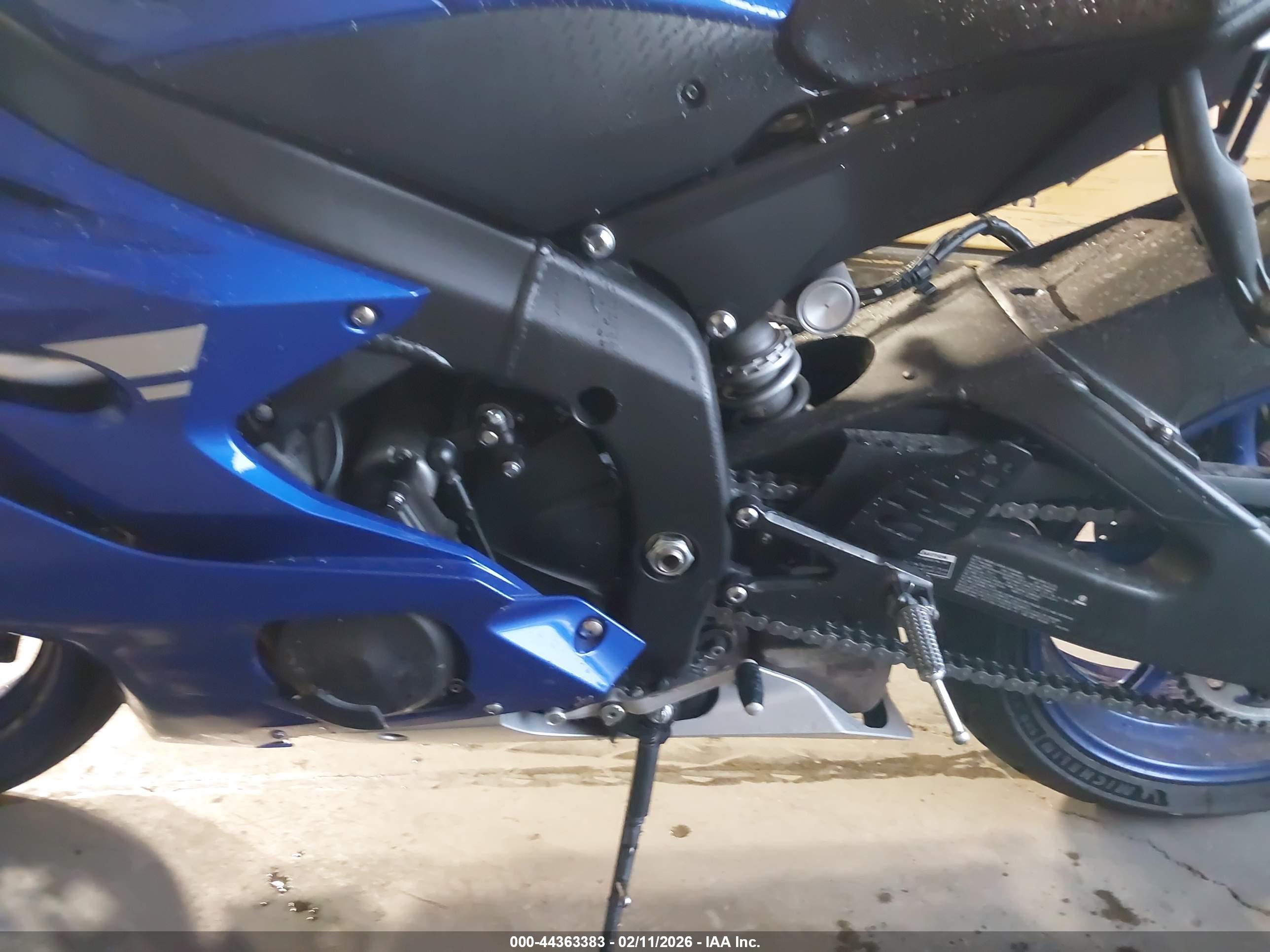 YAMAHA YZFR6 image 9