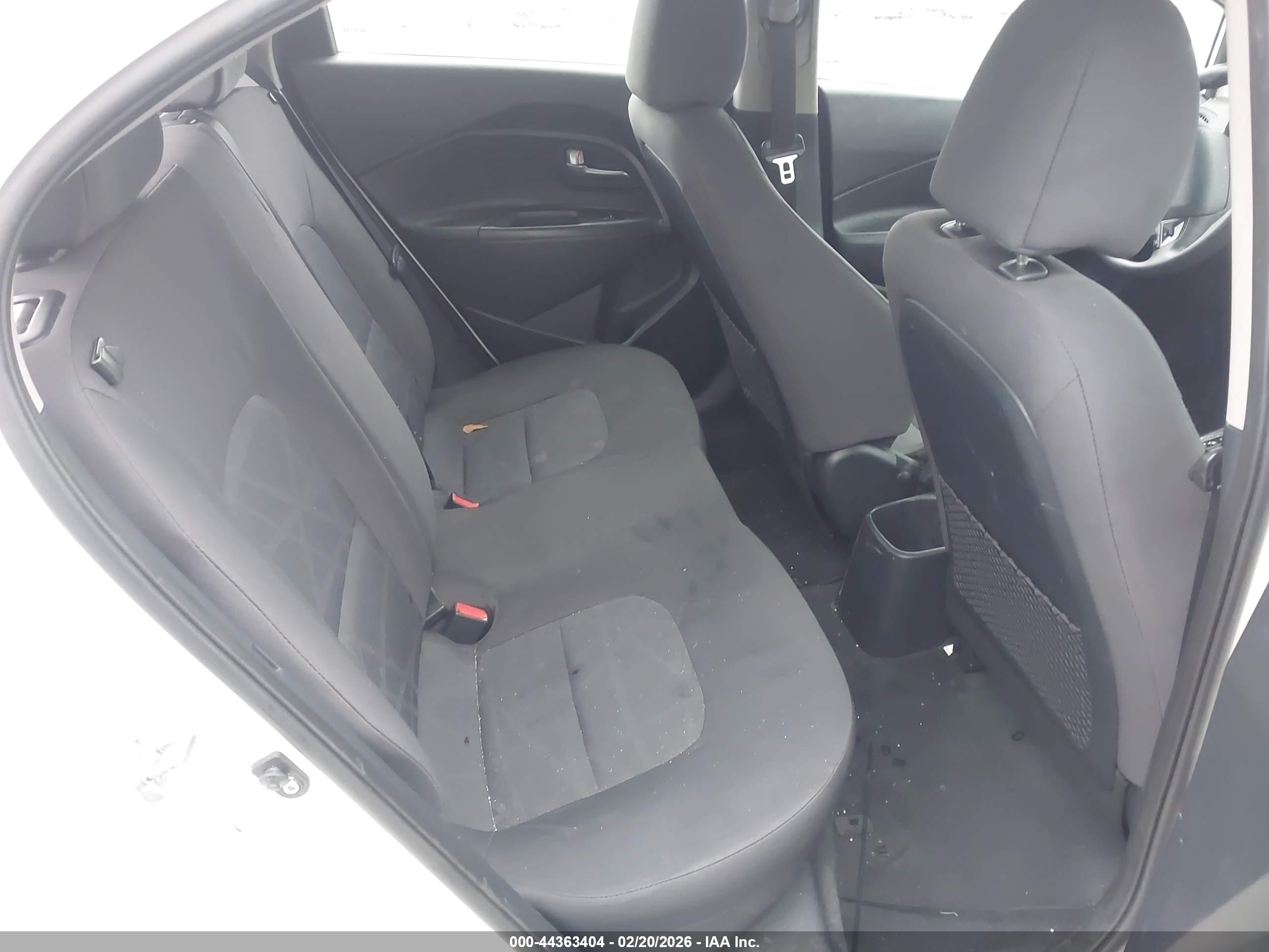 KIA RIO image 8