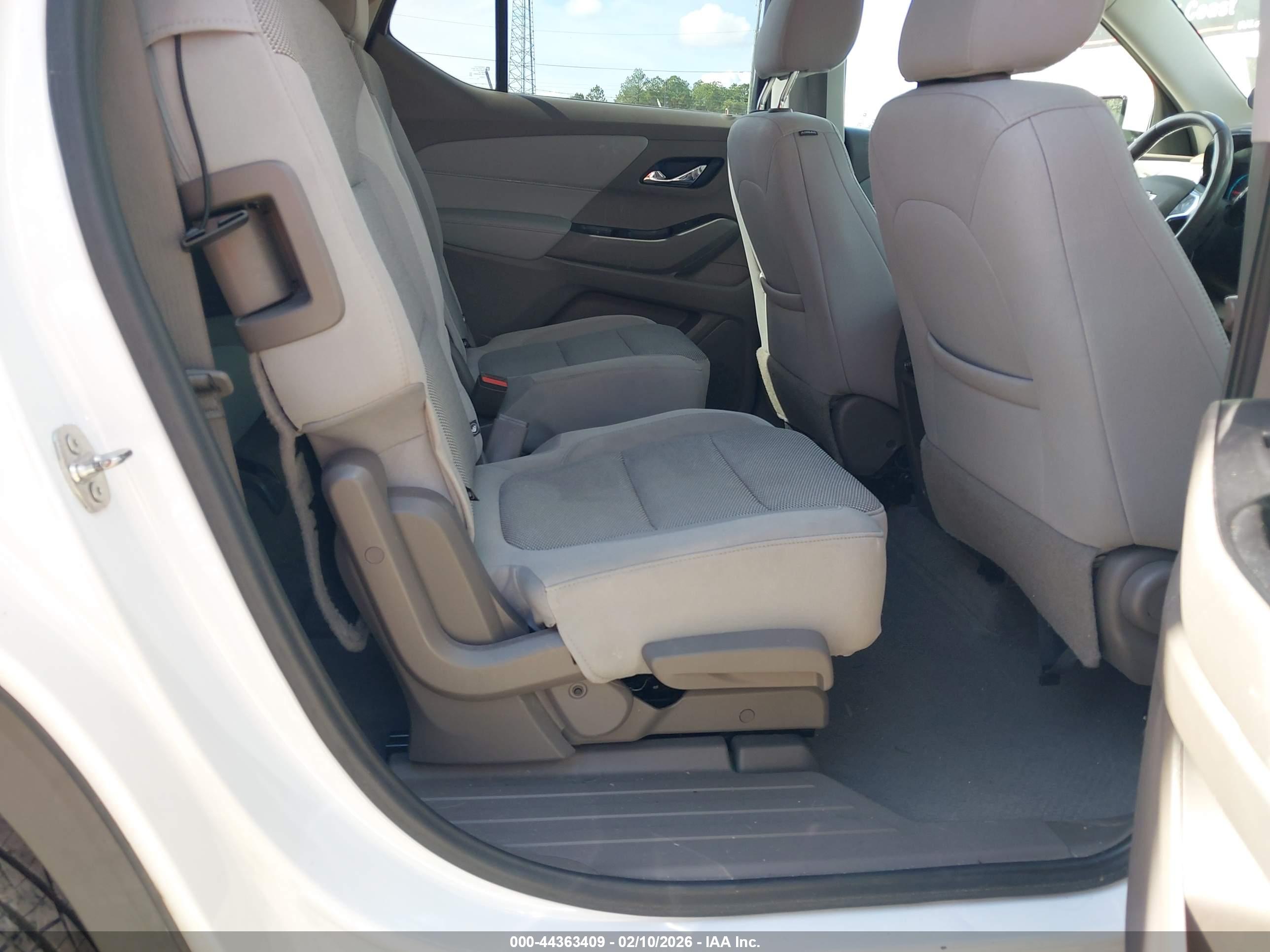CHEVROLET TRAVERSE image 8