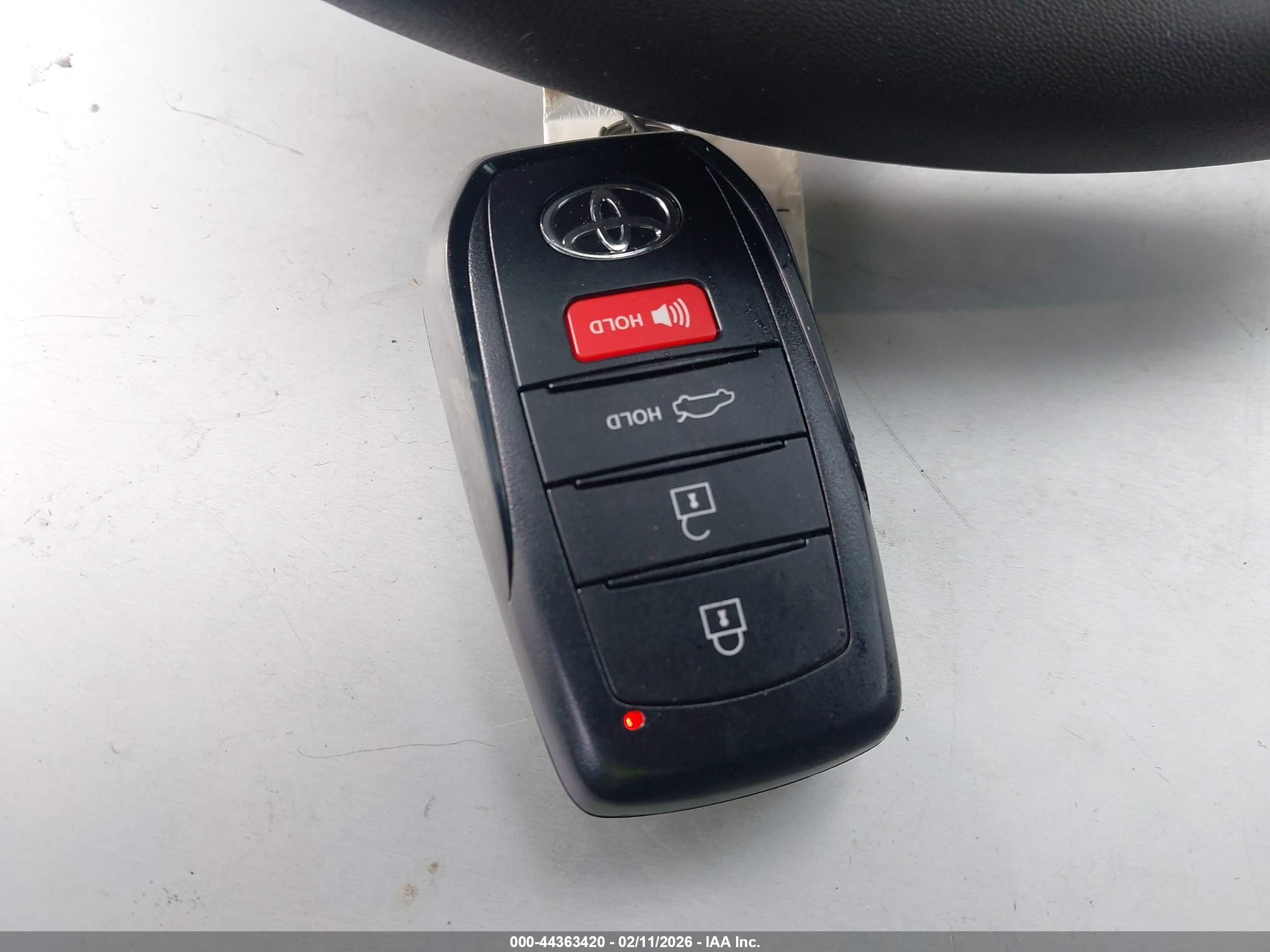 TOYOTA CAMRY image 11