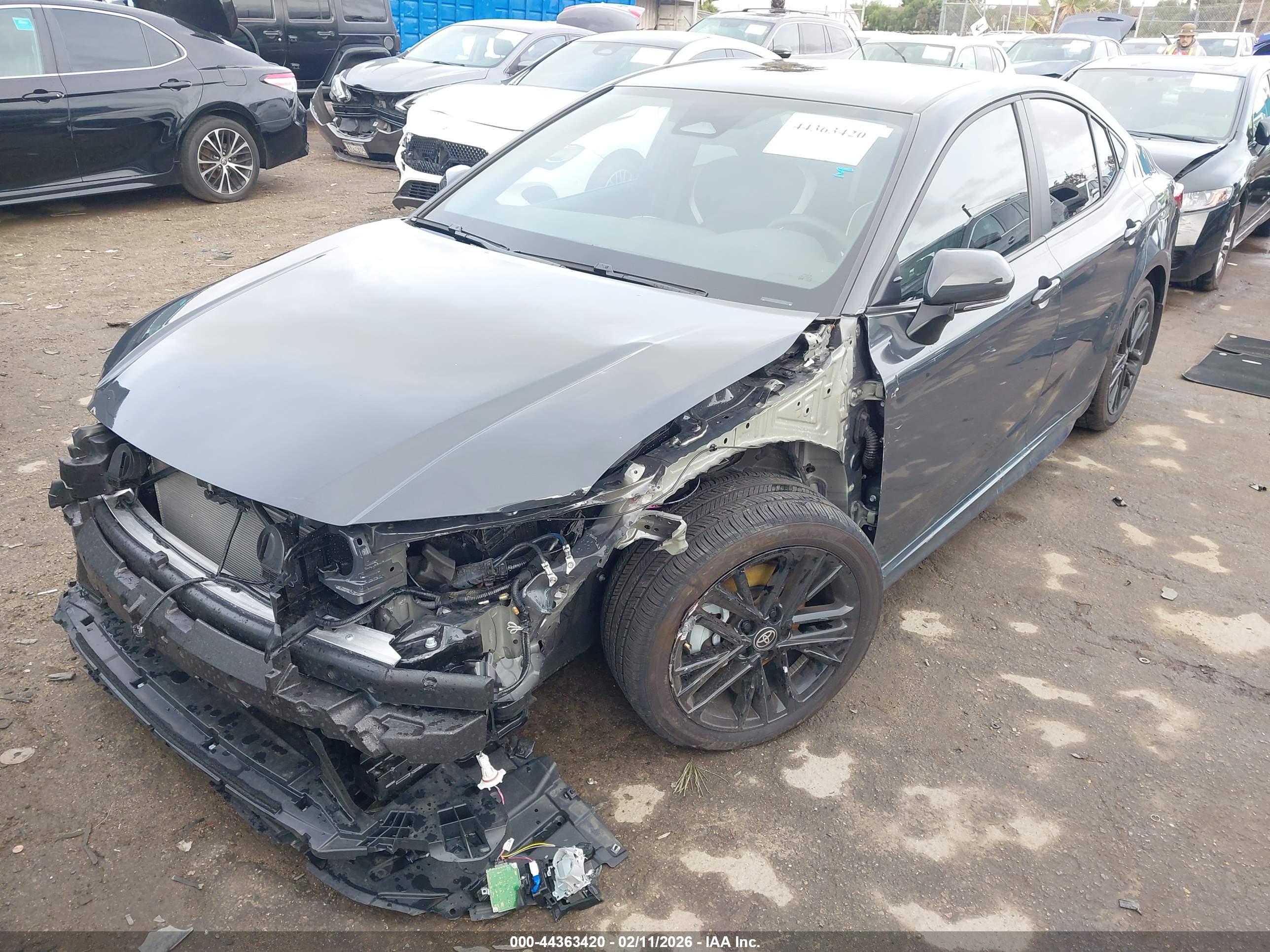 TOYOTA CAMRY image 2