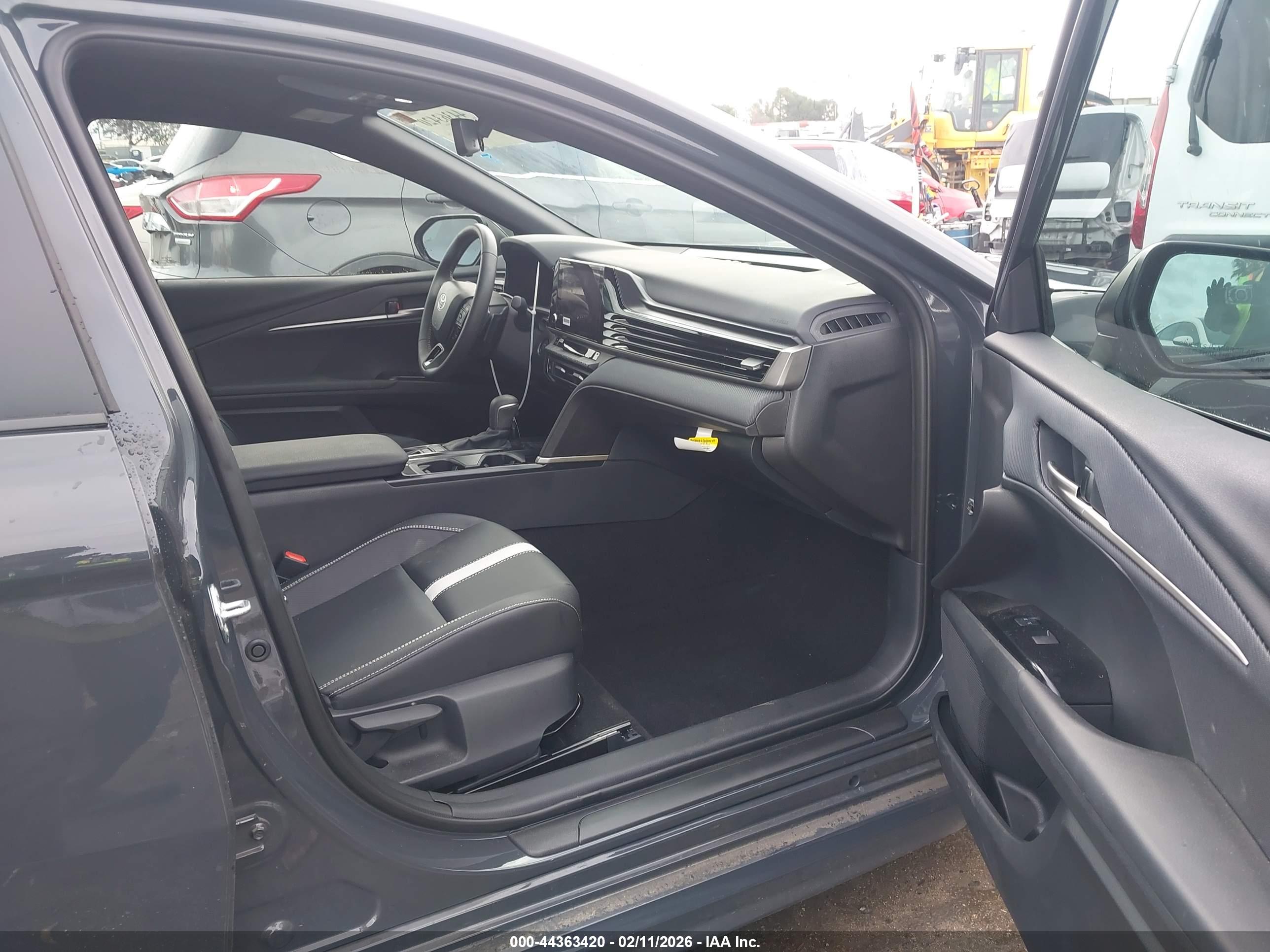 TOYOTA CAMRY image 5