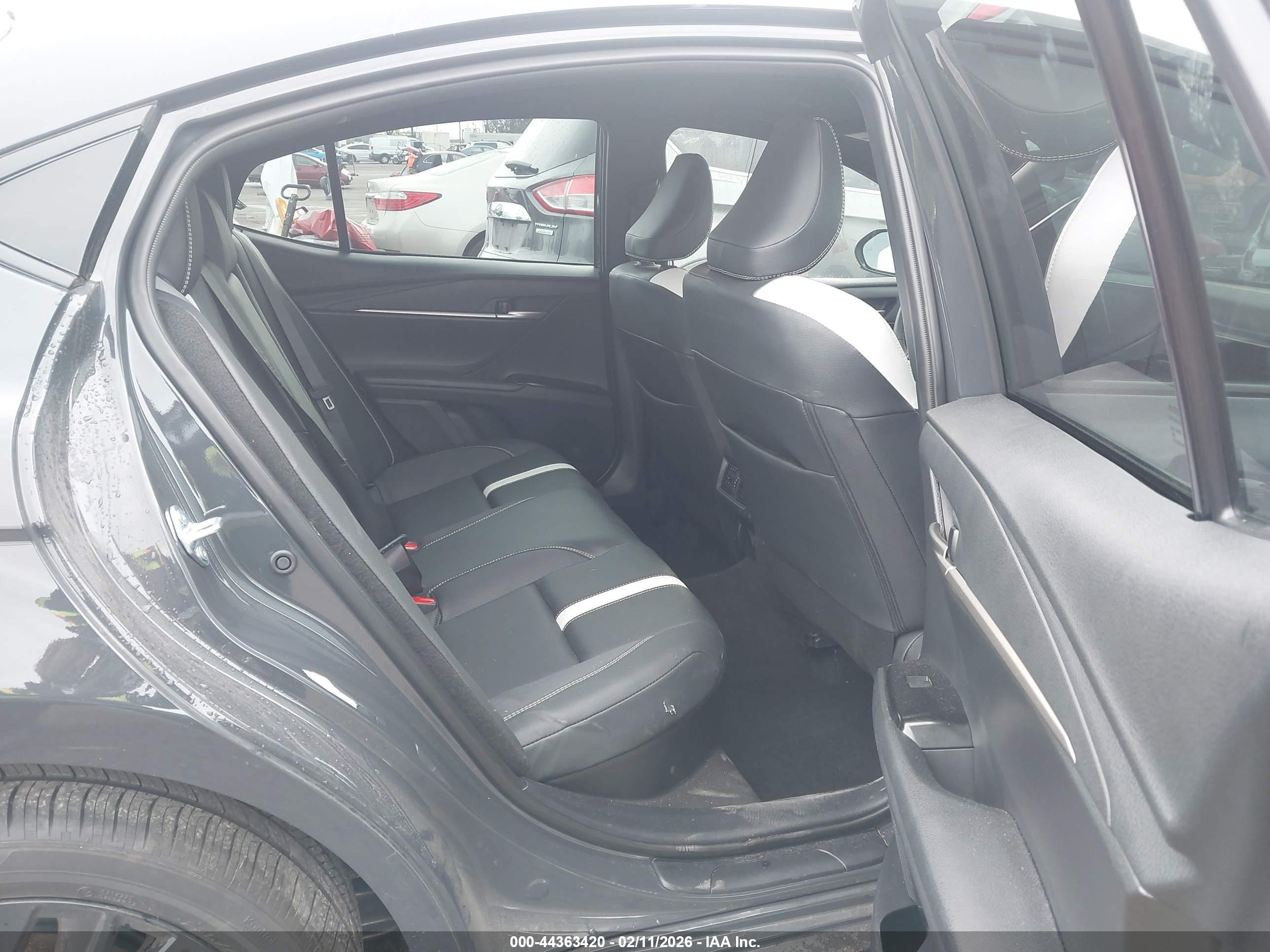 TOYOTA CAMRY image 8