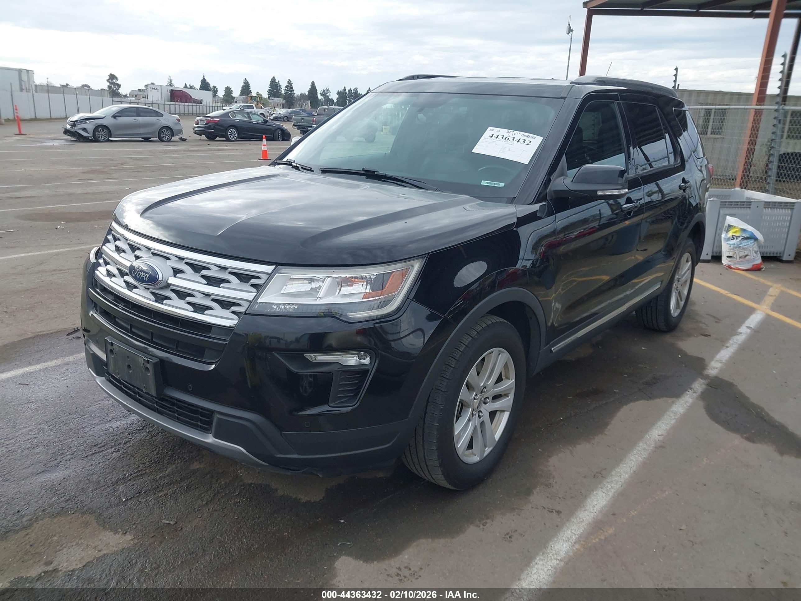 FORD EXPLORER image 2