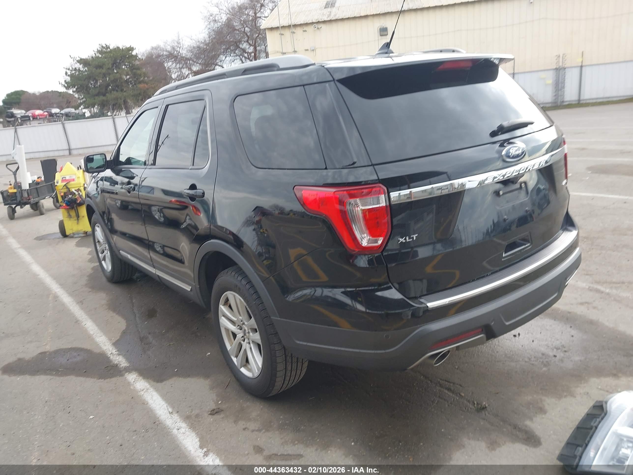 FORD EXPLORER image 3