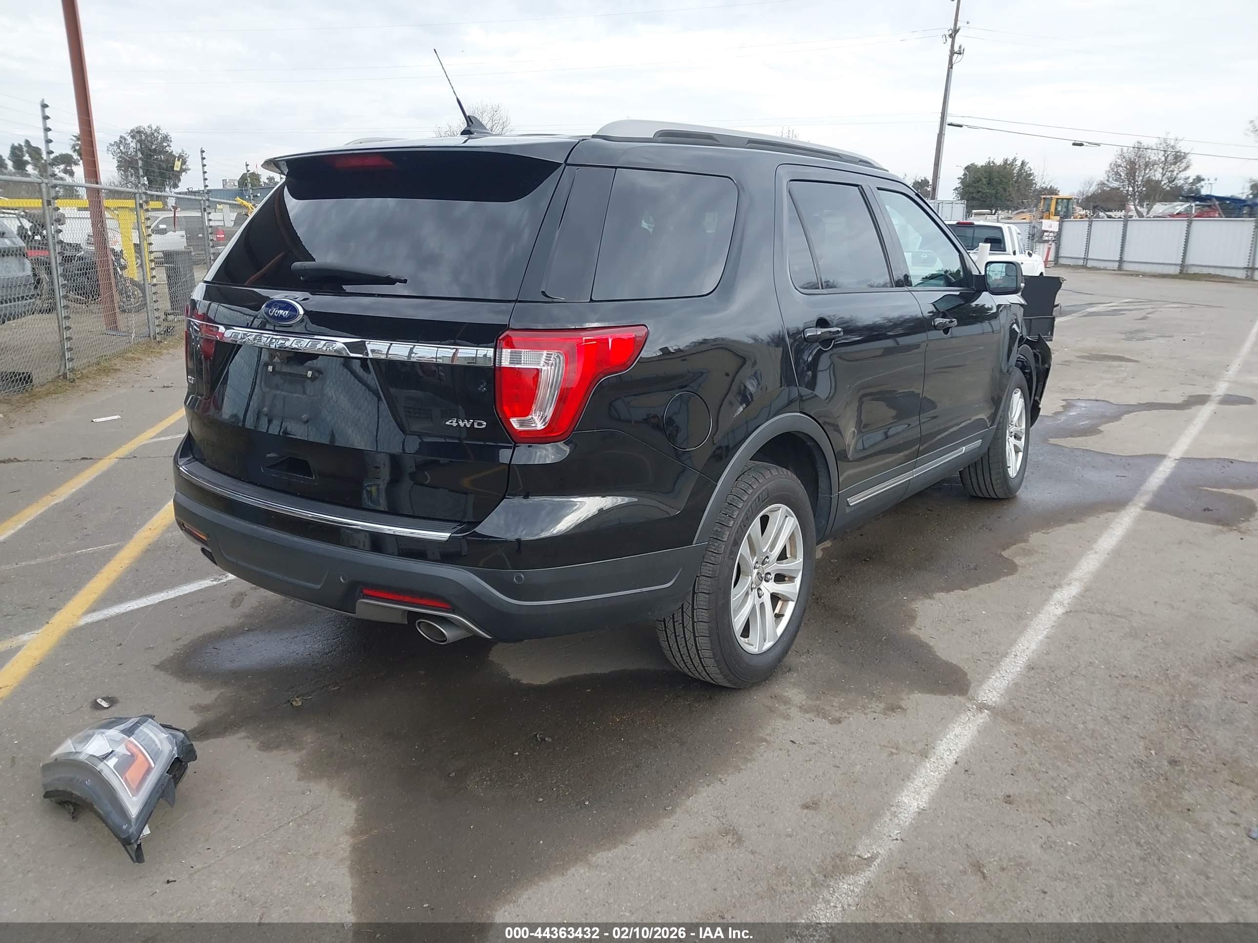 FORD EXPLORER image 4