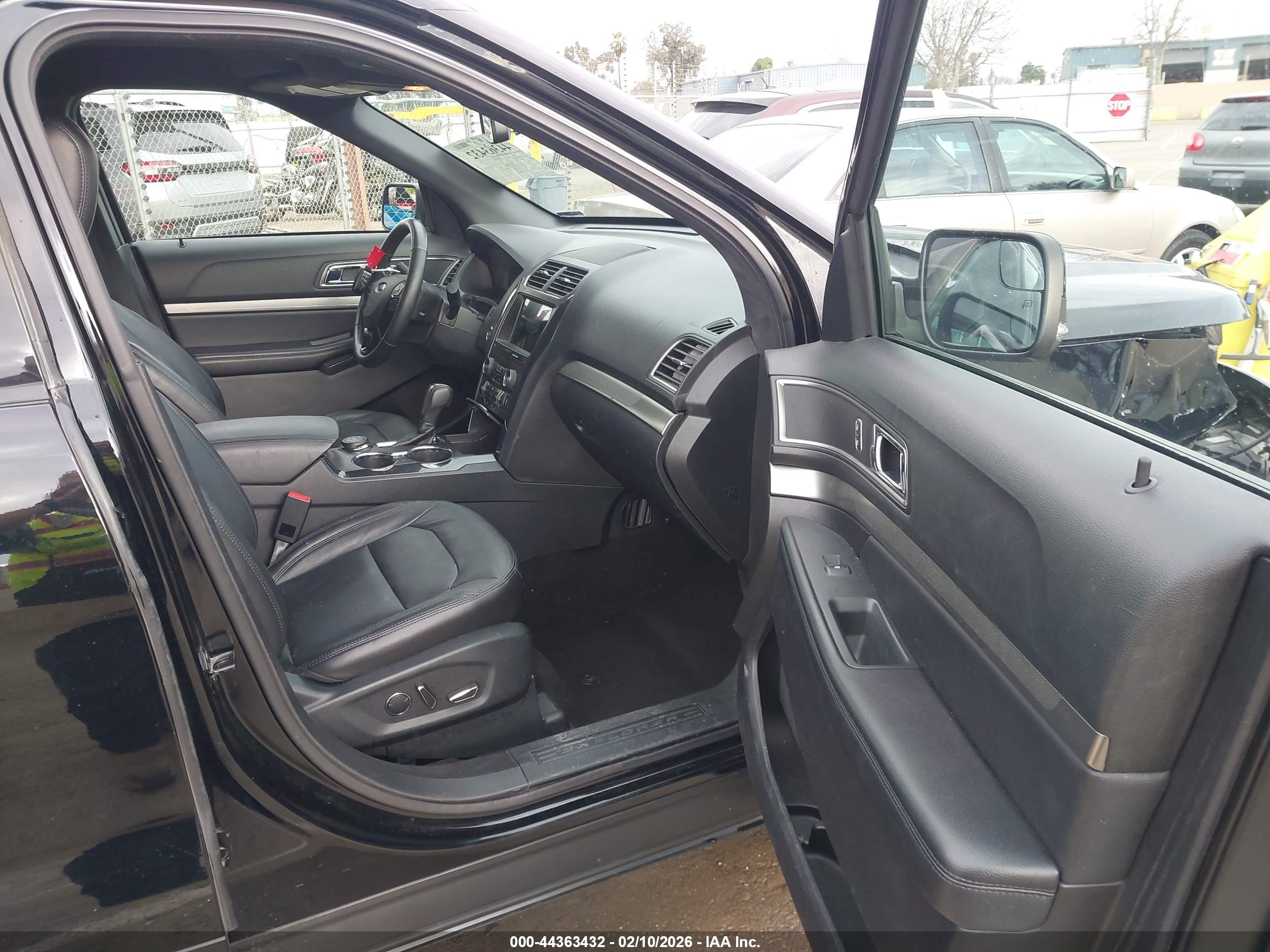 FORD EXPLORER image 5