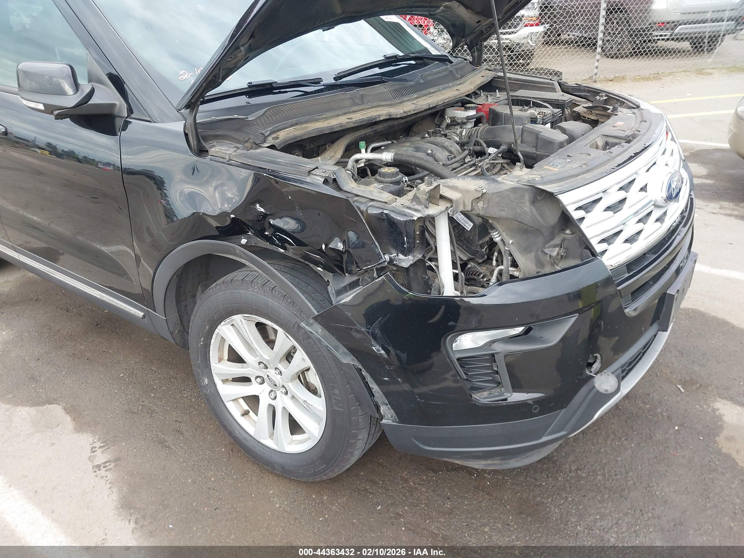 FORD EXPLORER image 6