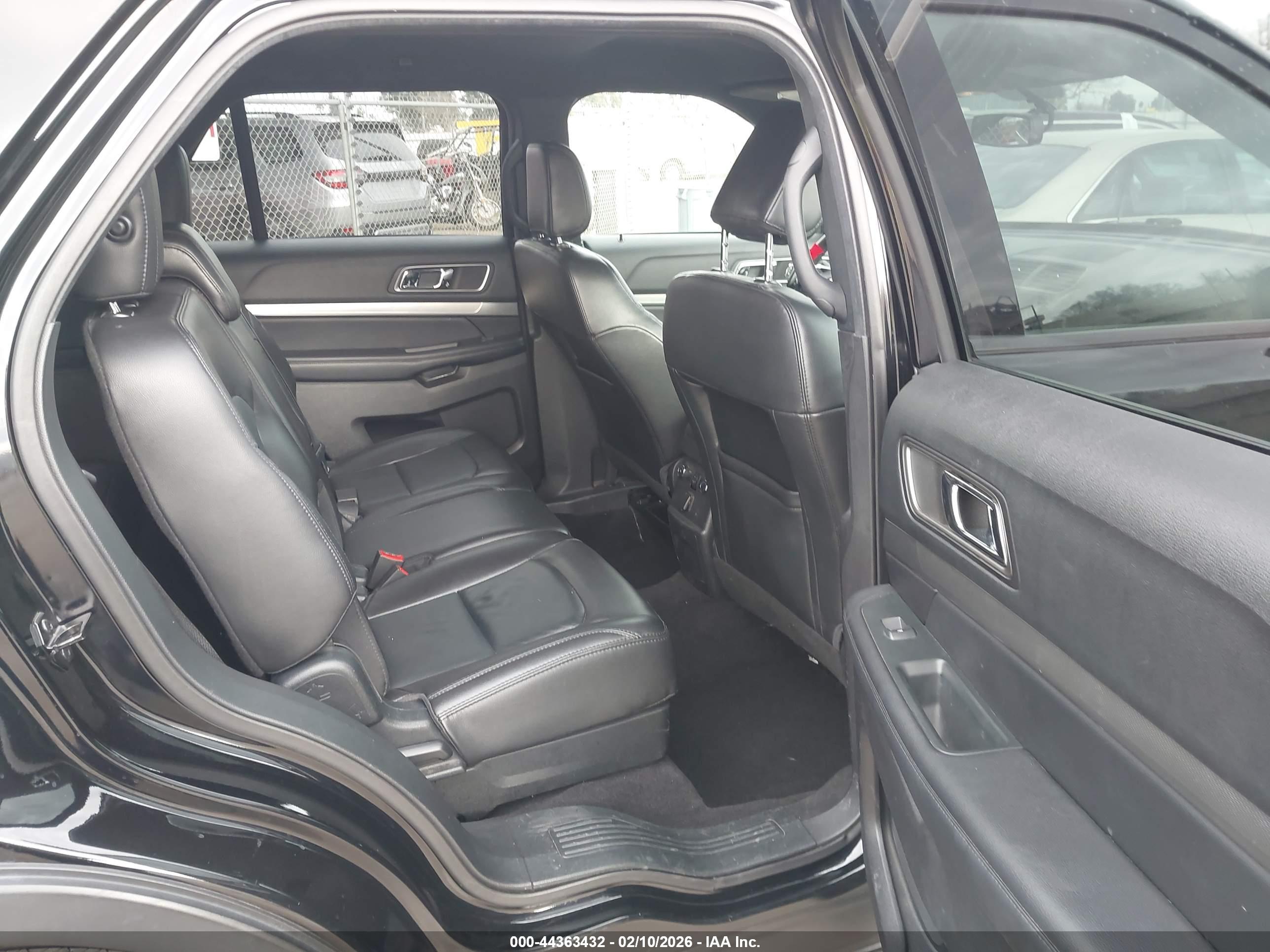 FORD EXPLORER image 8