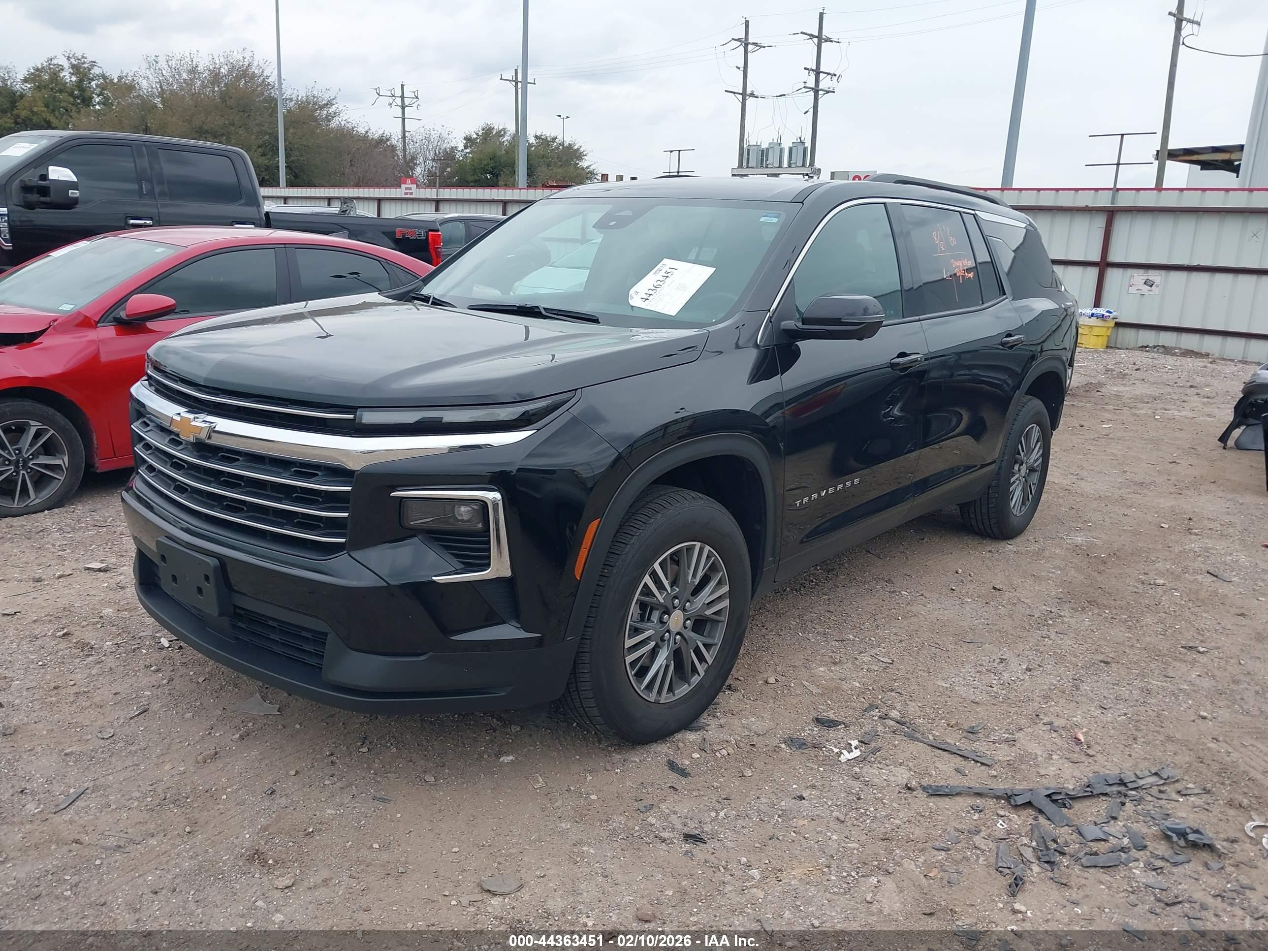 CHEVROLET TRAVERSE image 2