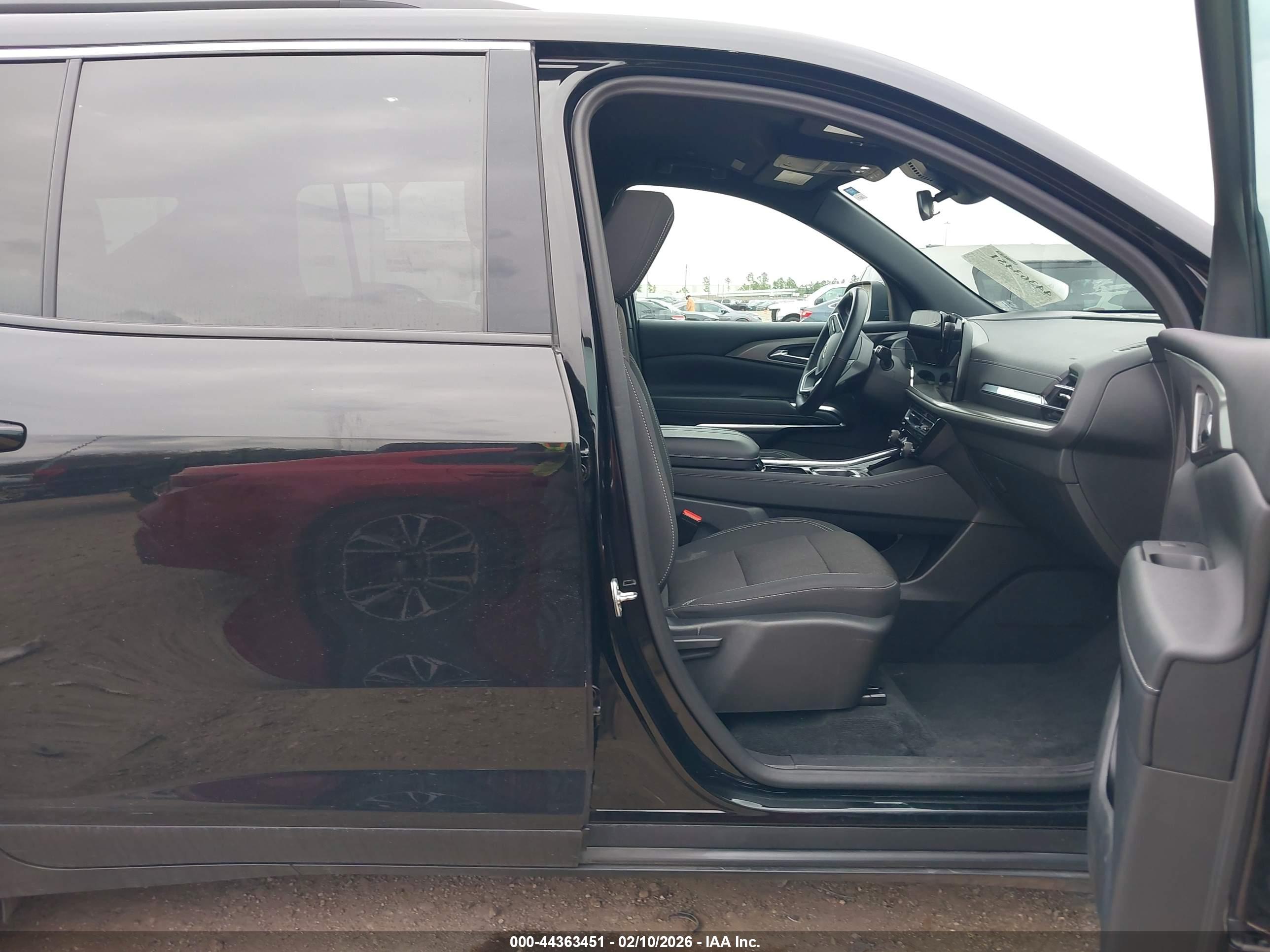 CHEVROLET TRAVERSE image 5