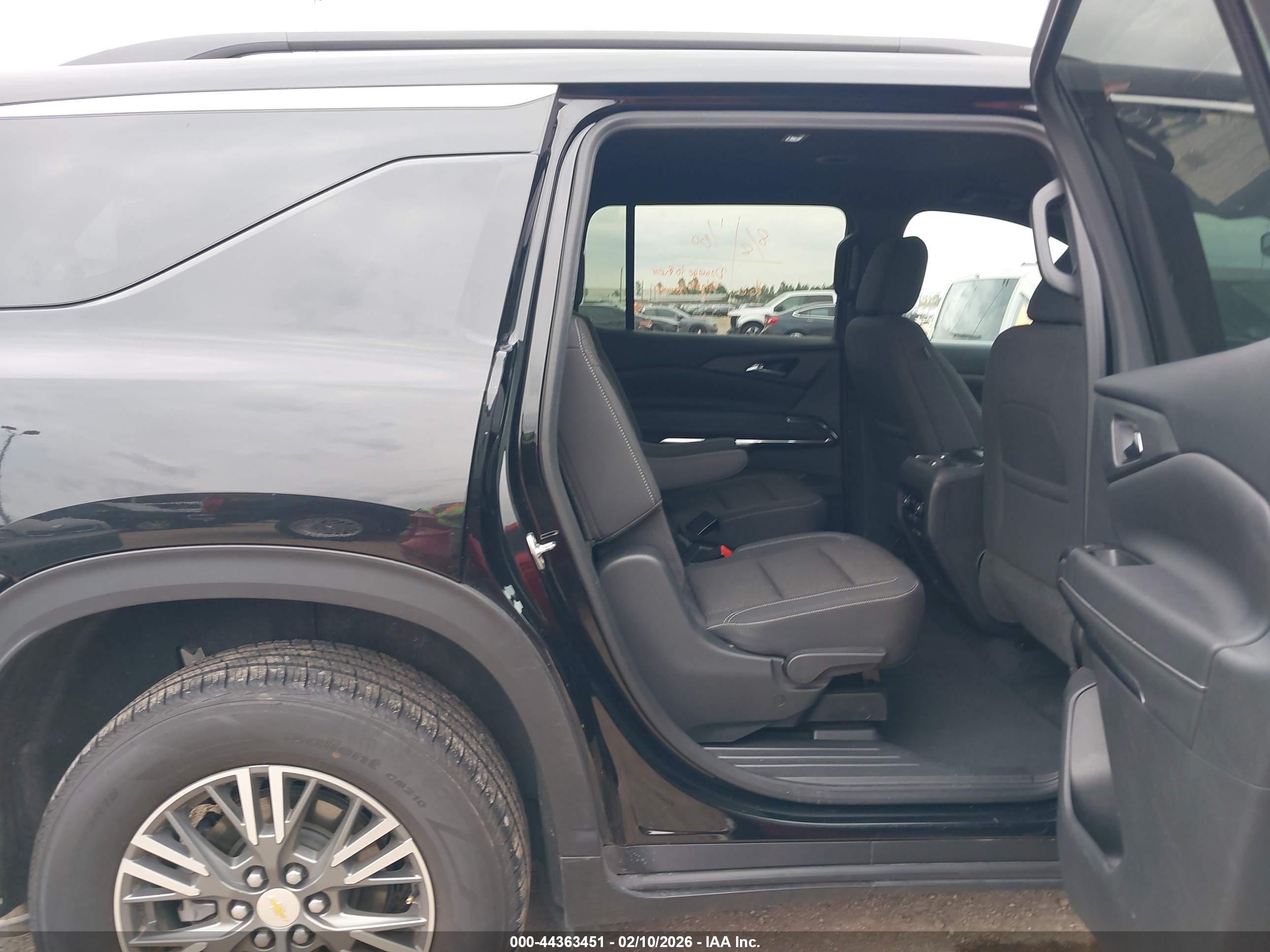 CHEVROLET TRAVERSE image 8
