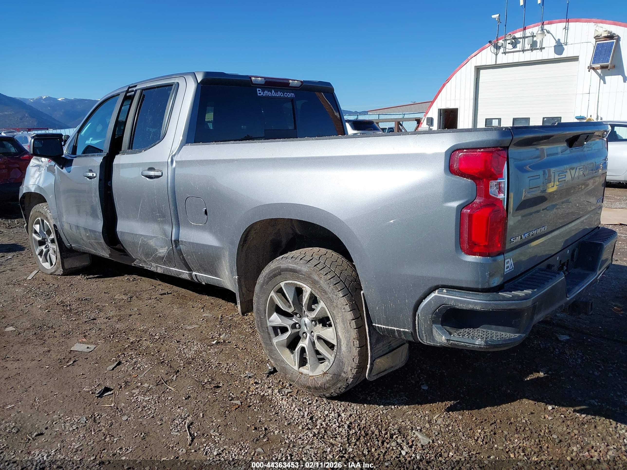 CHEVROLET SILVERADO image 3