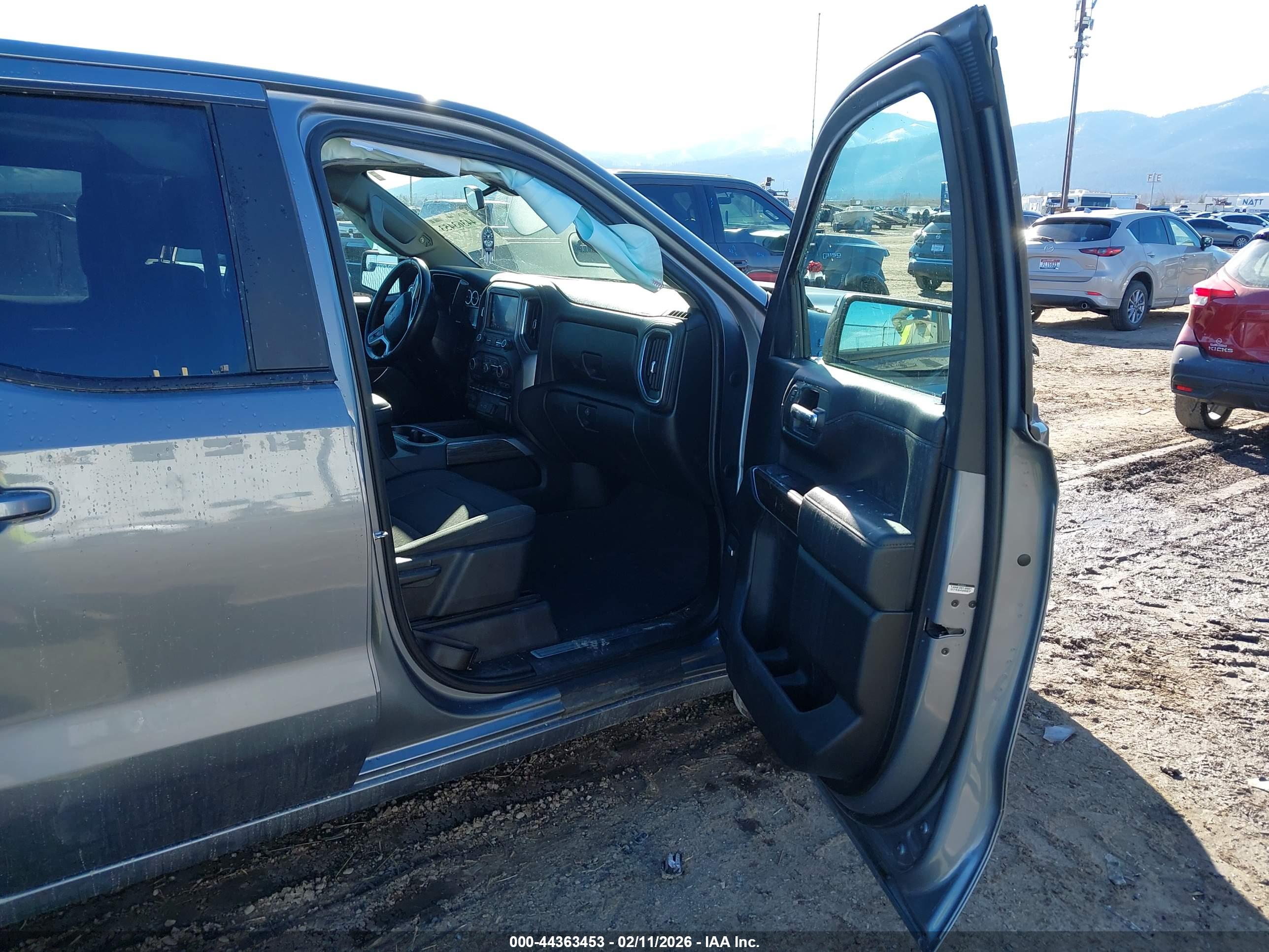 CHEVROLET SILVERADO image 5