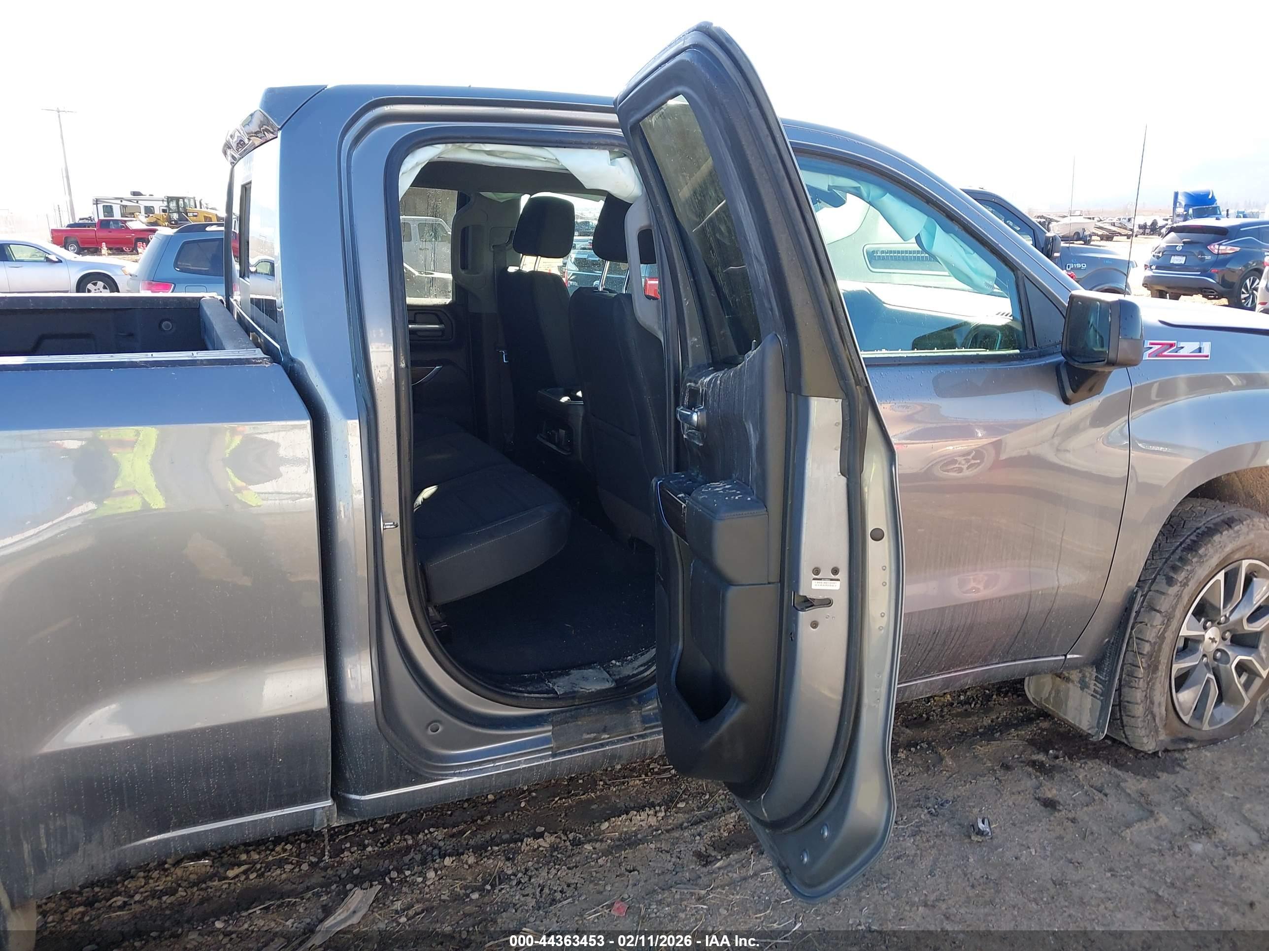 CHEVROLET SILVERADO image 8