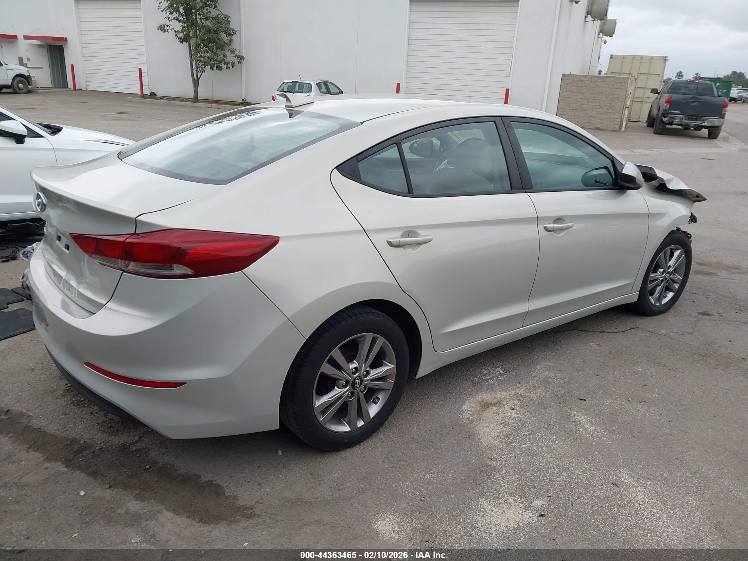 HYUNDAI ELANTRA image 4