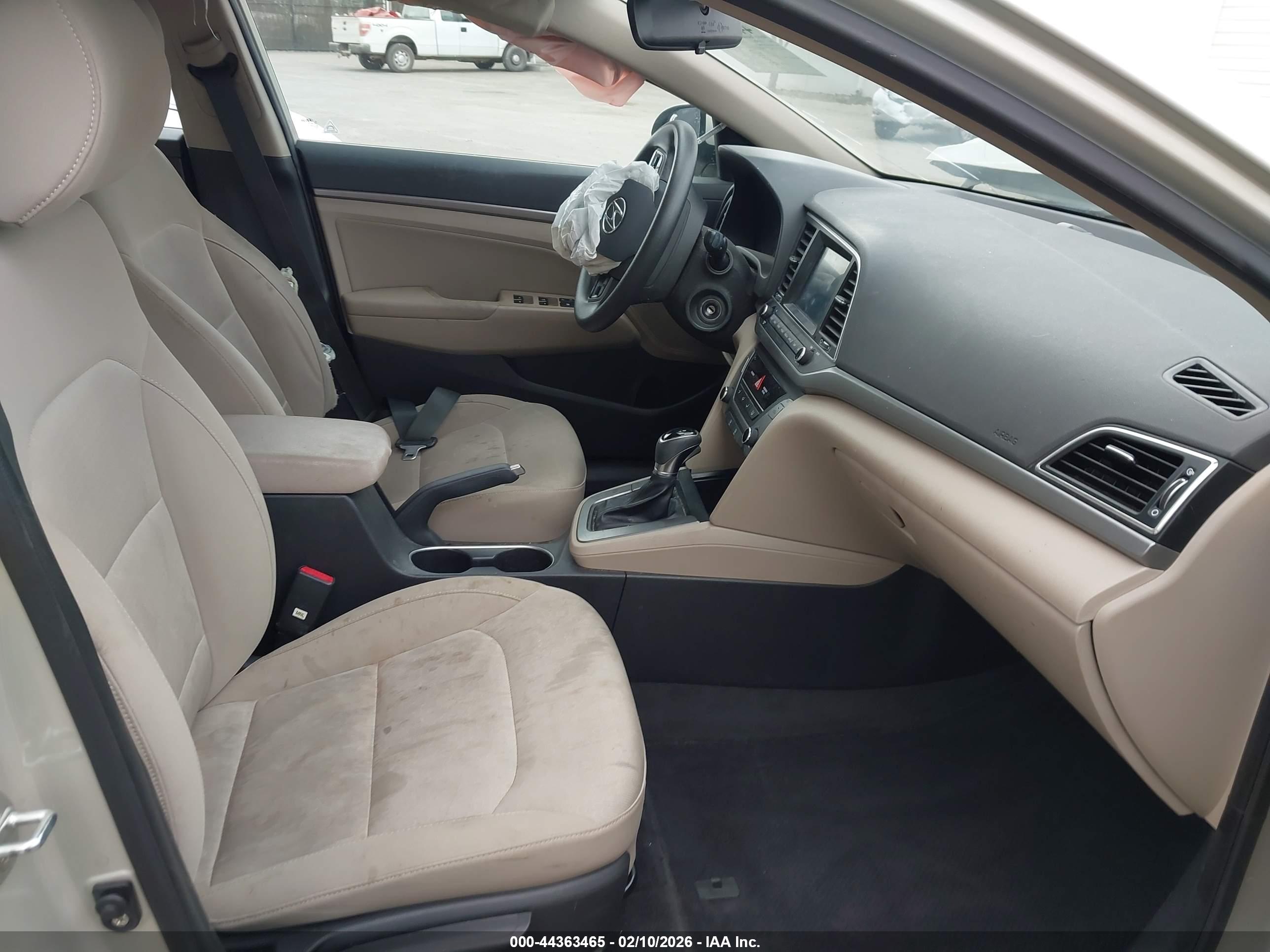 HYUNDAI ELANTRA image 5