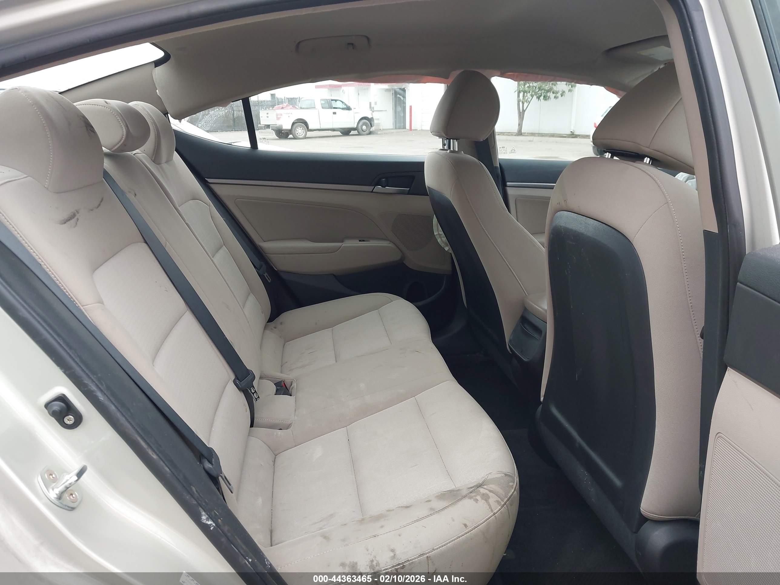 HYUNDAI ELANTRA image 8