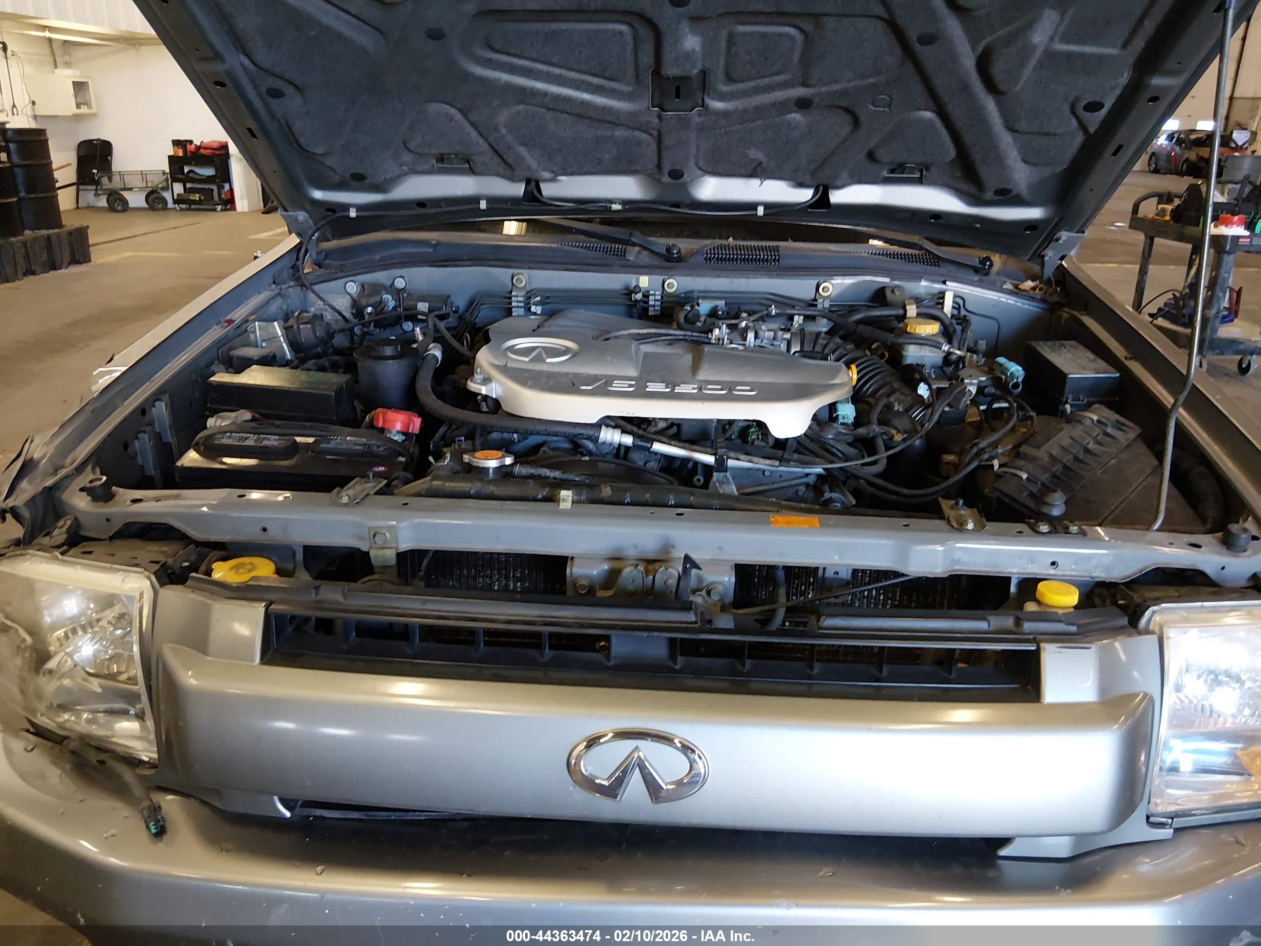 INFINITI QX4 image 10
